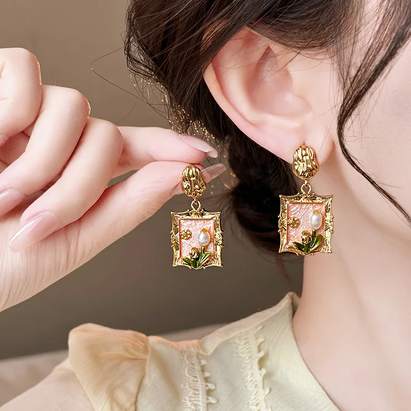 Retro Bridal Pearl Puddles Earrings Oil Painting Luxury High-Grade Colored Glaze Baroque Natural Pearl Vintage Emerald Earrings