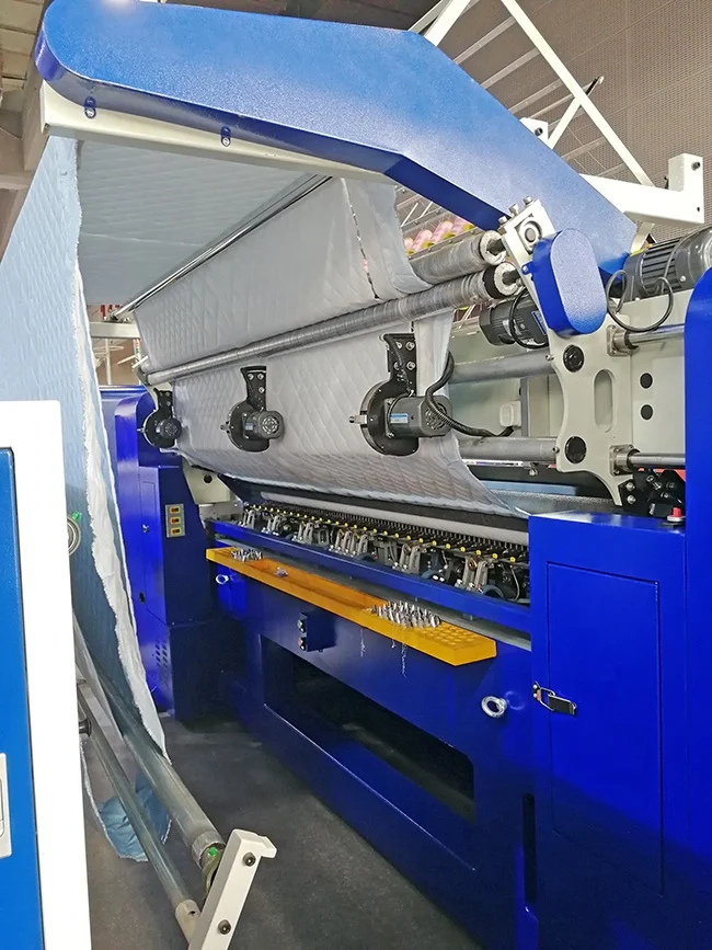 Computerized multineedle quilting machine with edge cutting device quilt production line