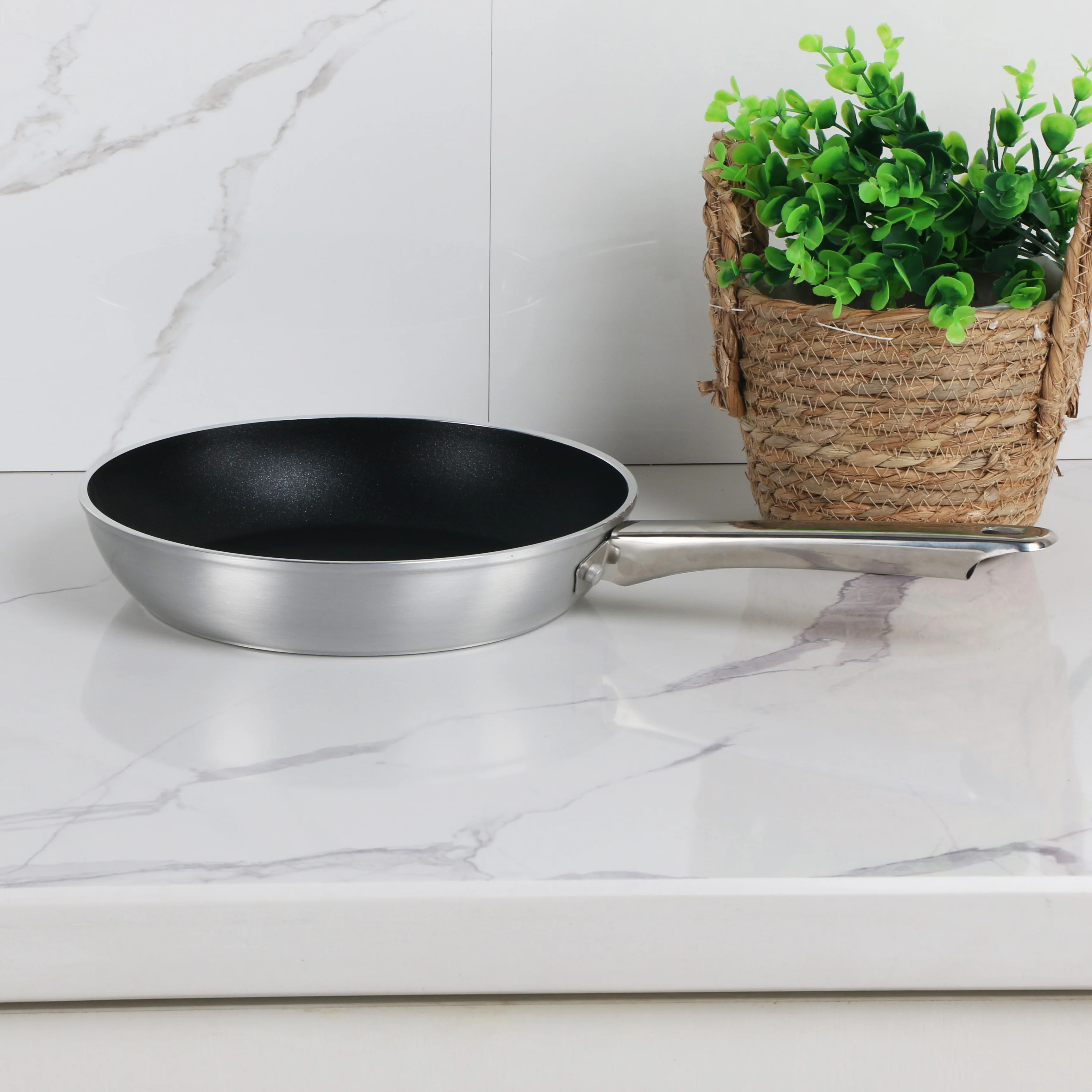 High Quality HeavyMultifunction Nonstick Aluminum Restaurant Frying Pans