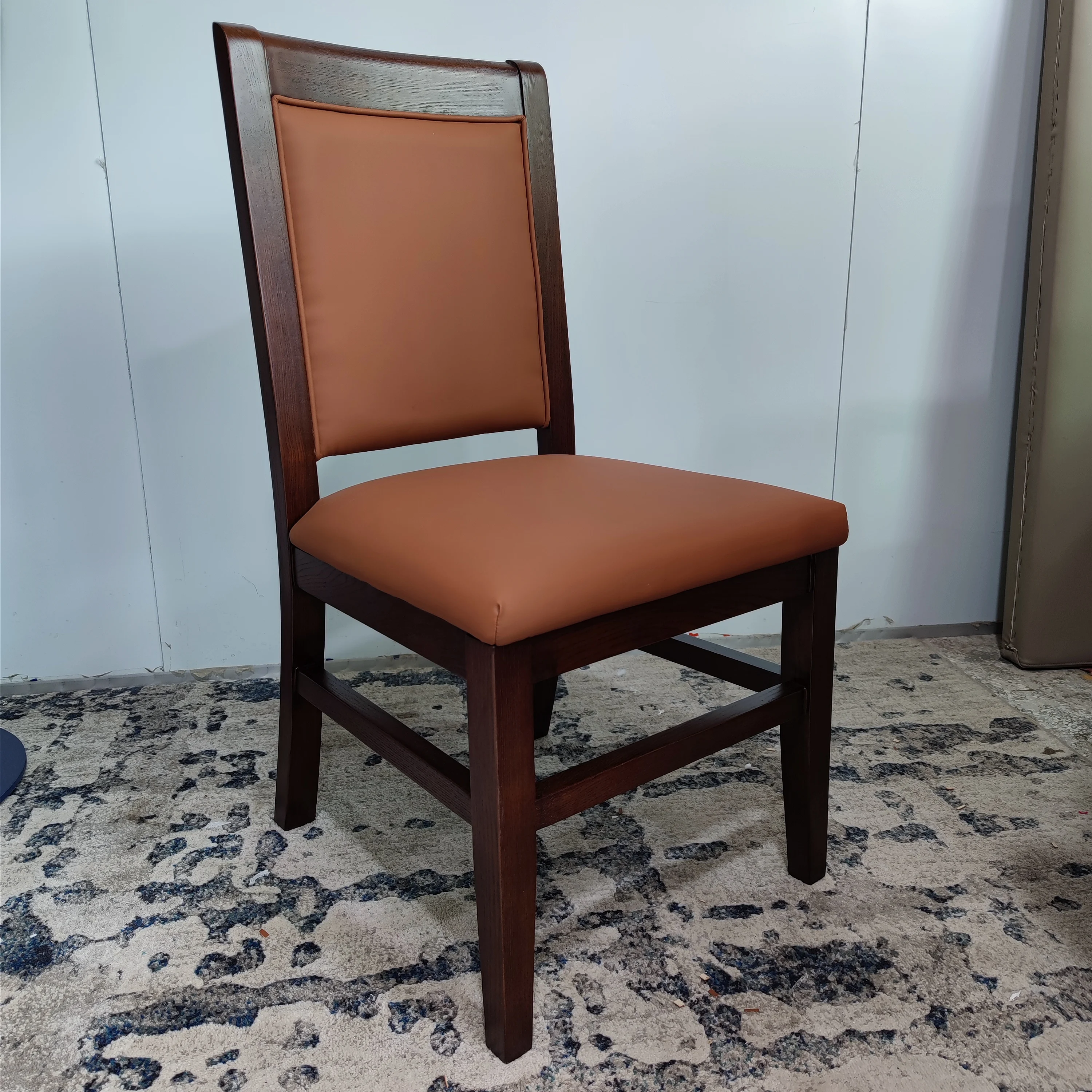 Hendry Top Selling Chair Kitchen Restaurant Classic Cushion Seat Chairs Solid Wooden Dining Chair