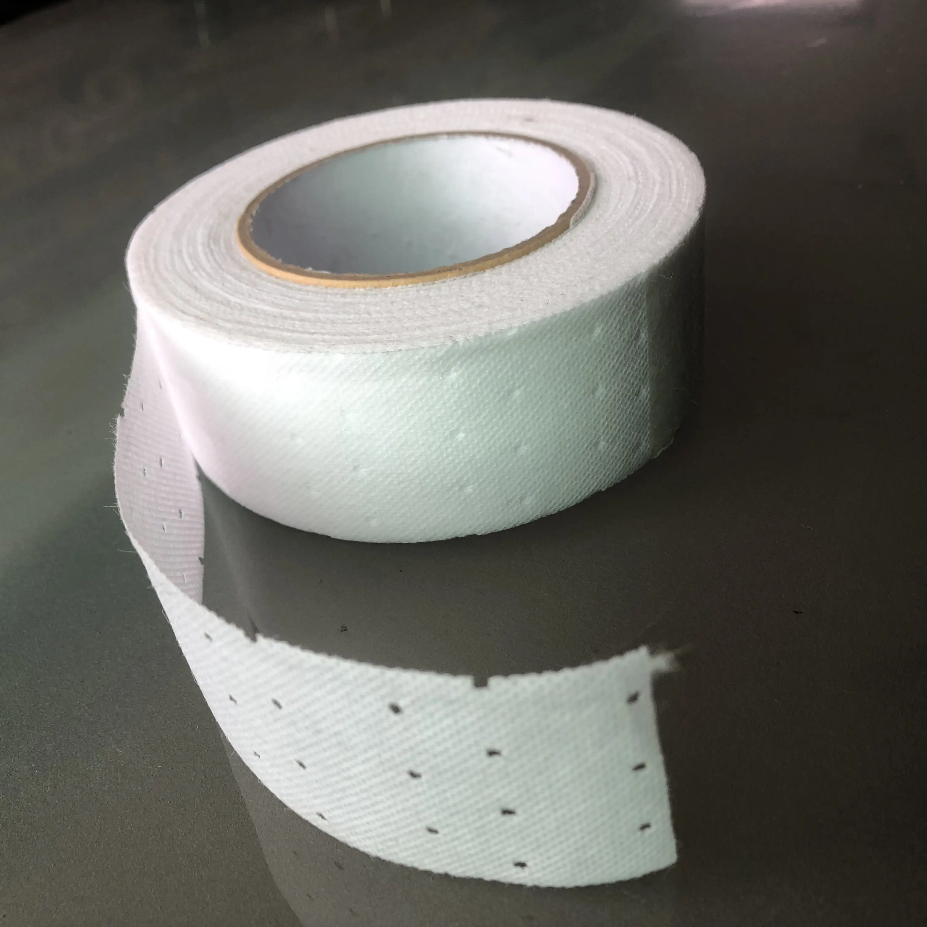 No-woven fleece tape with holes for wall joint