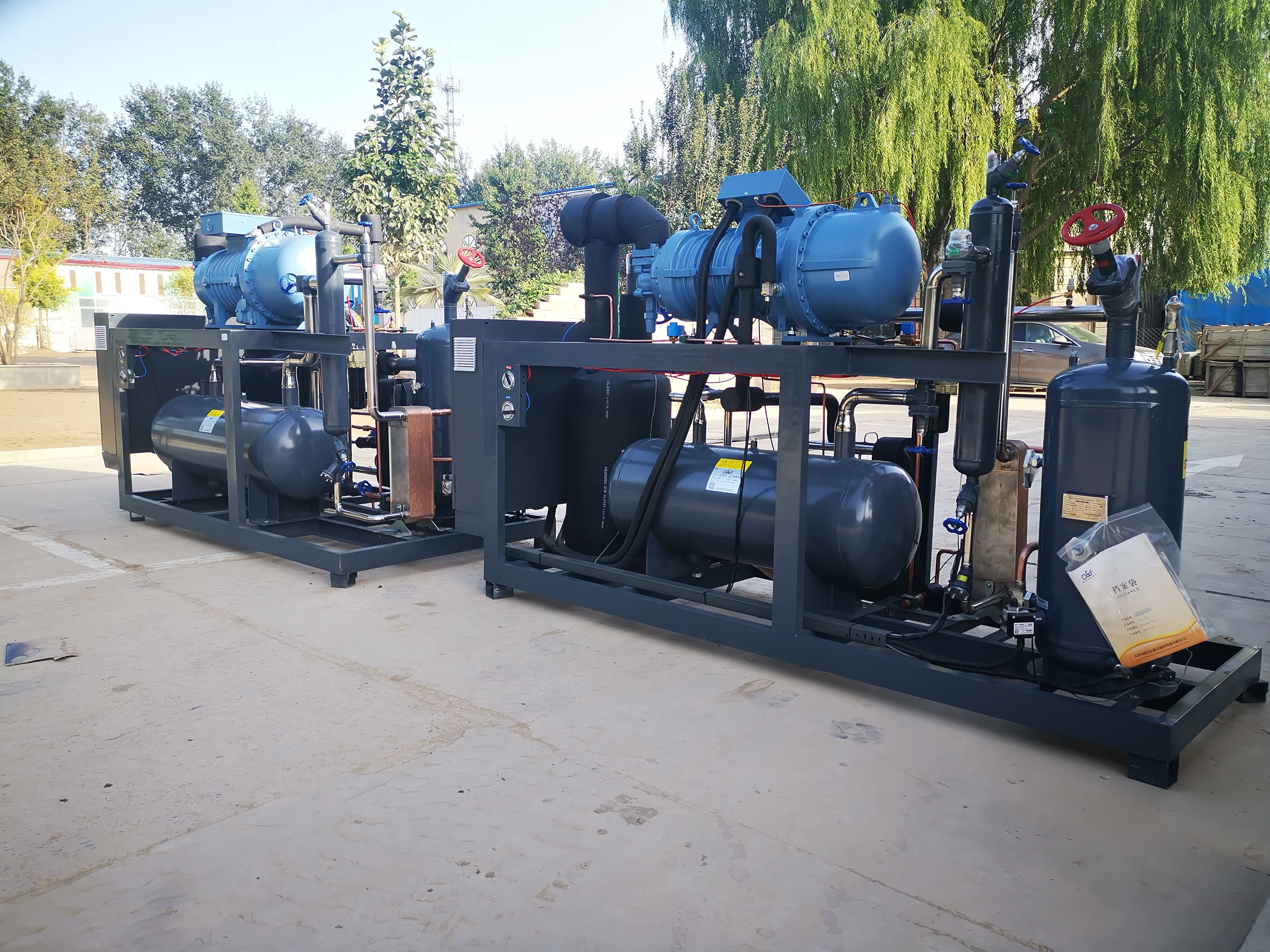 Industrial Freezer Refrigeration Unit Semi-hermetic 2 Parallel 90HP Screw Compressor Unit Air-cooled Condensing Unit of Refcomp