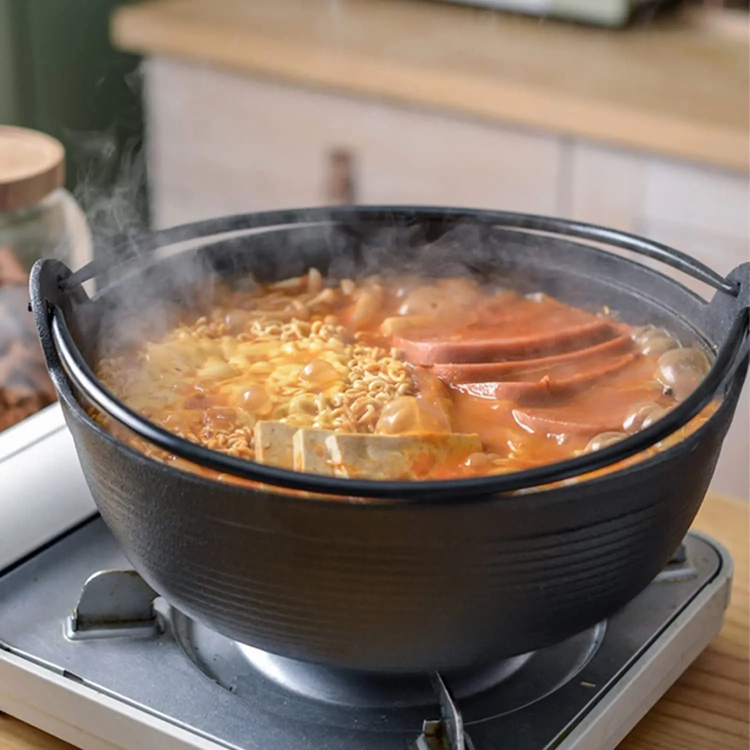 Low MOQ Wholesale Cast Iron Hot Pot Japanese Sukiyaki Stew Pot with Wooden Handle
