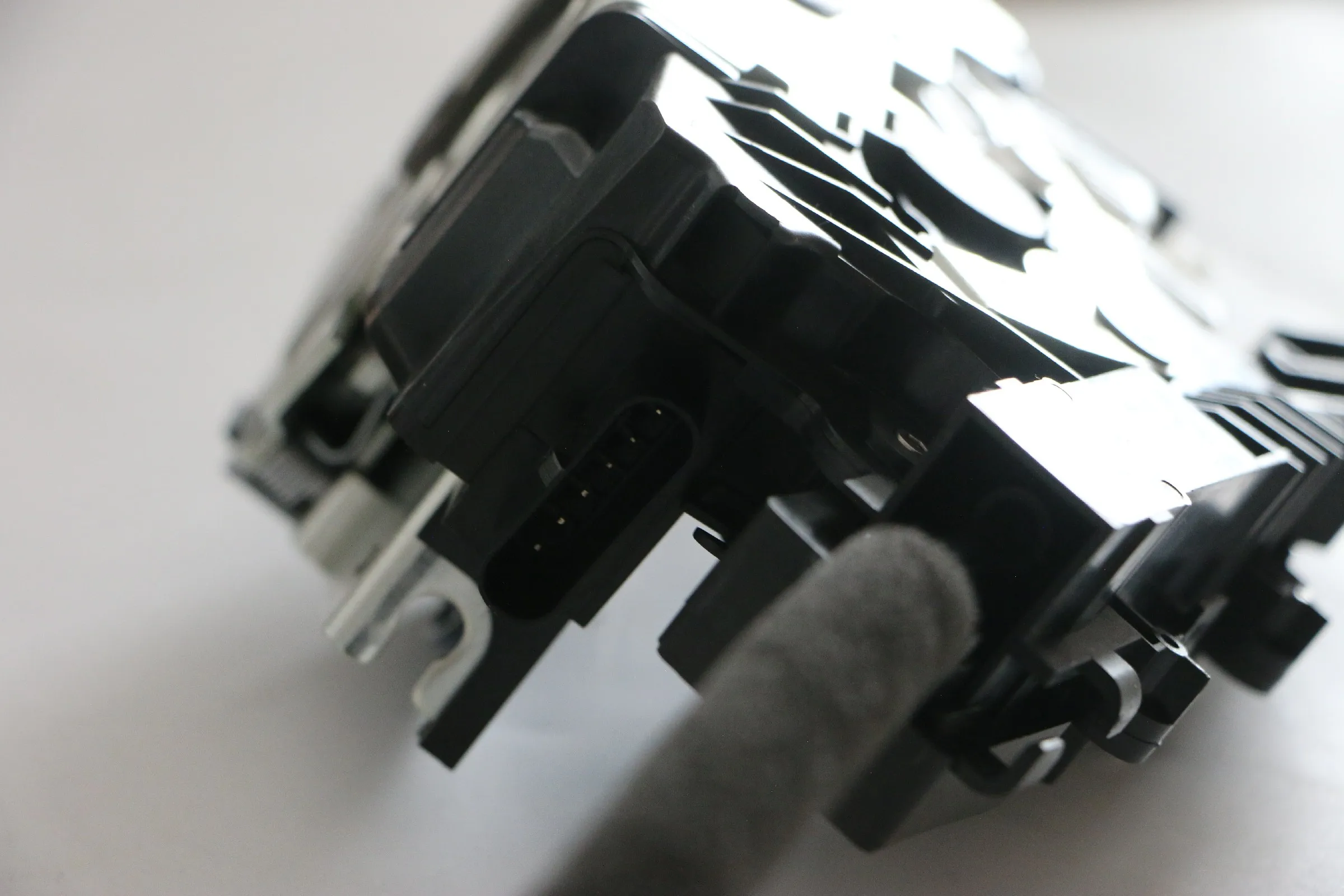 wufoo silent electric suction door for Mercedes-Benz Luxury Car