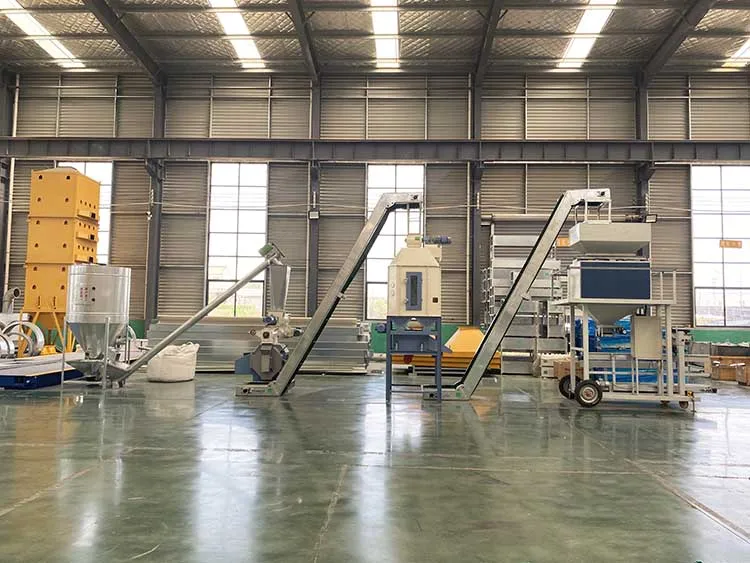 Output 1-2t/h cattle chicken feed pellet mill machine simplified animal feed production line with grinder mixer spiral conveyor