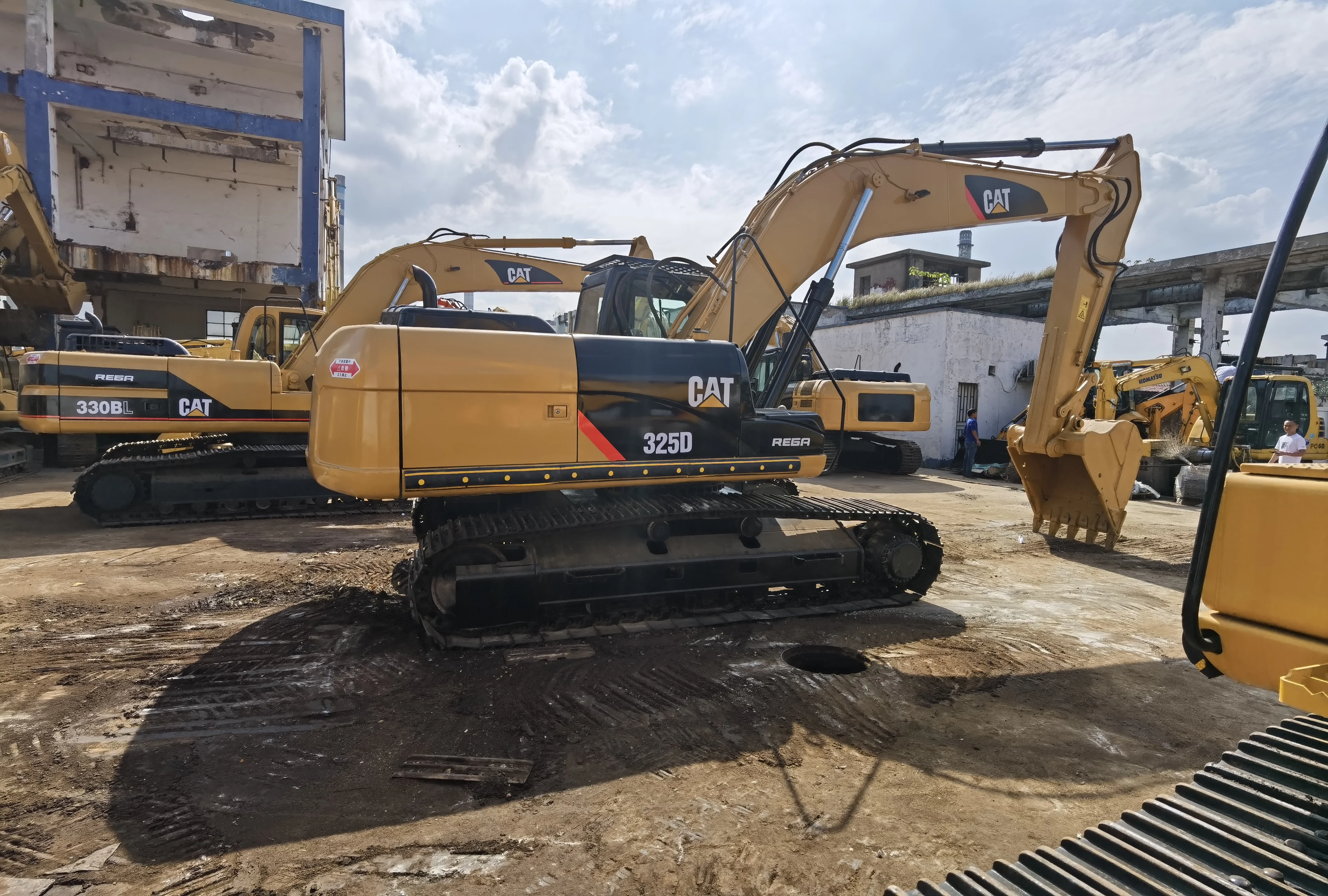 Second hand cat 325d 315d2 315d2l high quality crawler excavator 15ton caterpillar digging machine 325d construction machinery