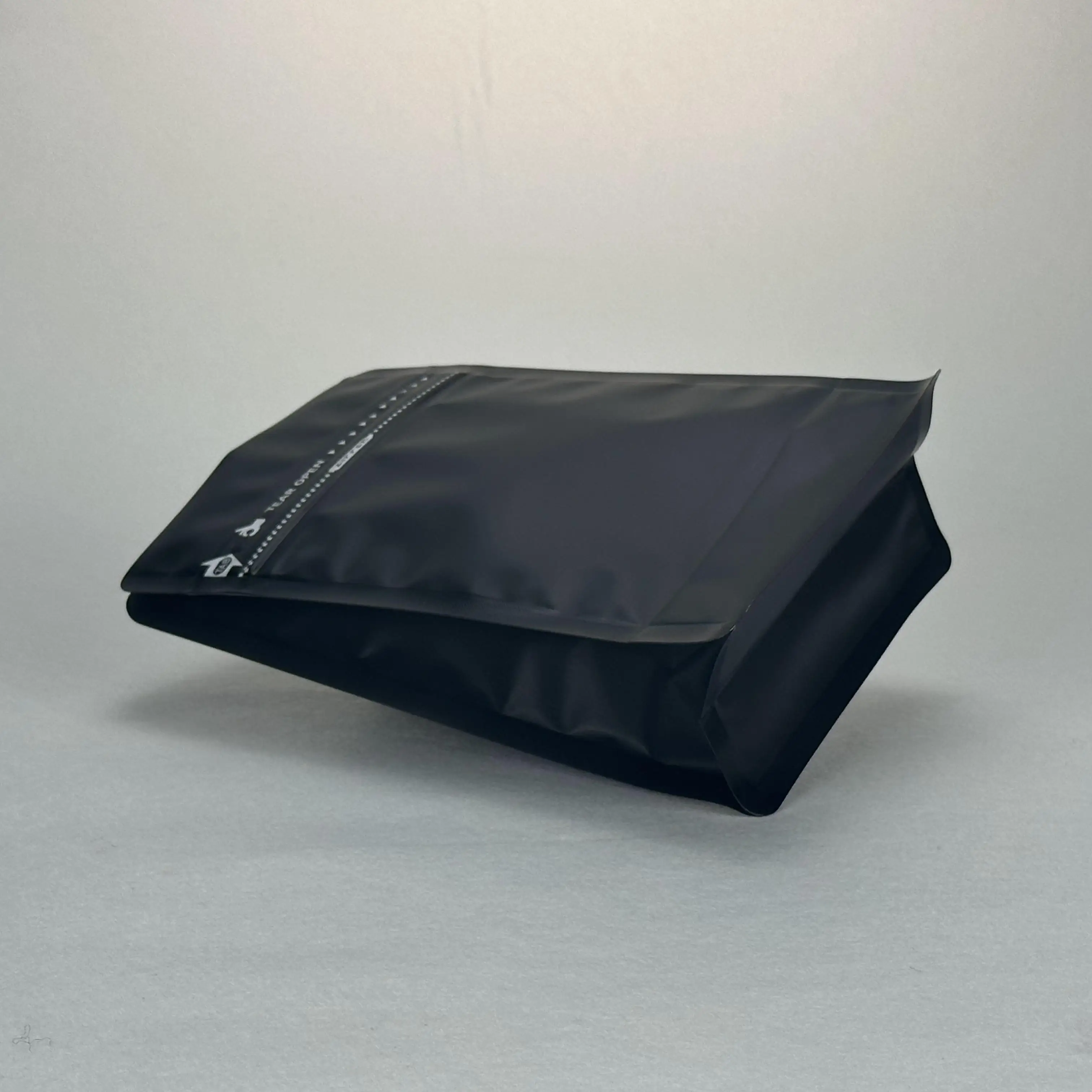 Low MOQ custom printed coffee bean gummy popcorn sealed zipper food packaging plastic bag with logo