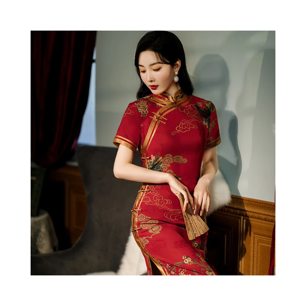 2022 spring and autumn new red Chinese style slim cheongsam stand collar fashion cheongsam short-sleeved banquet dress