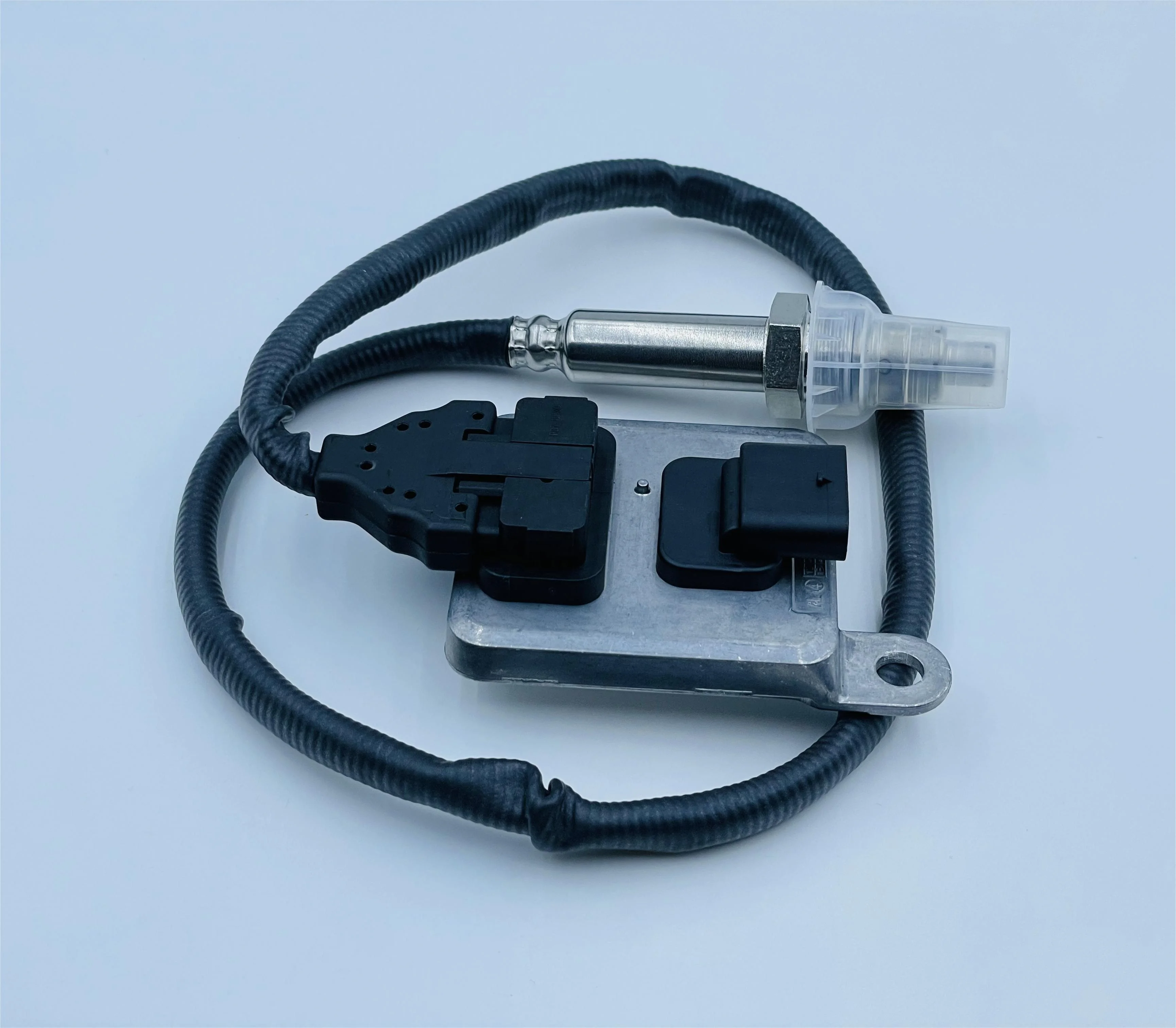 12V High Quality Nitron Oxide NOx Sensor A0009052310 for Mercedes Benz Trucks and Engines New Condition with 1 Year Warranty