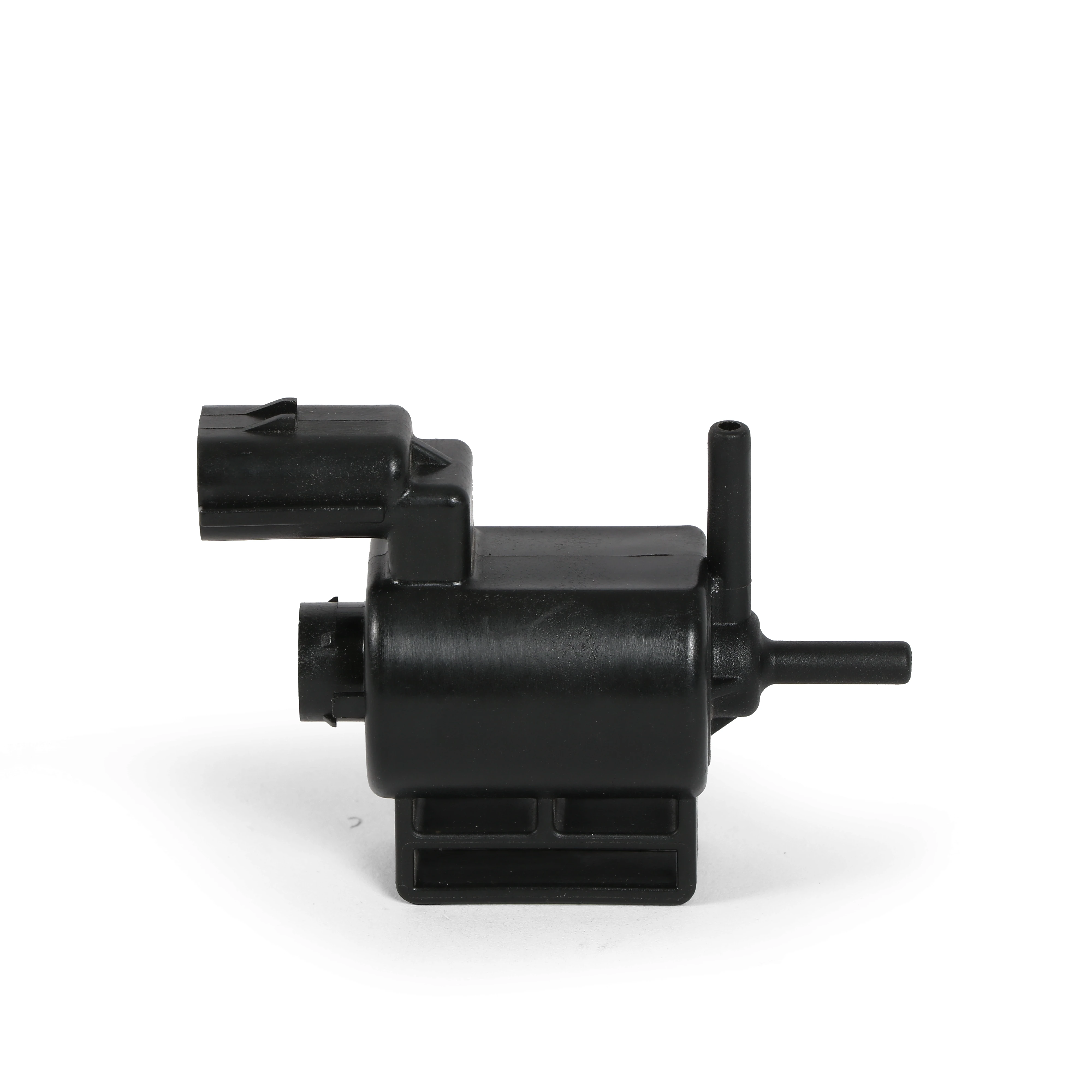 High precision valve made by plastic insert injection molding process with metal insert for car