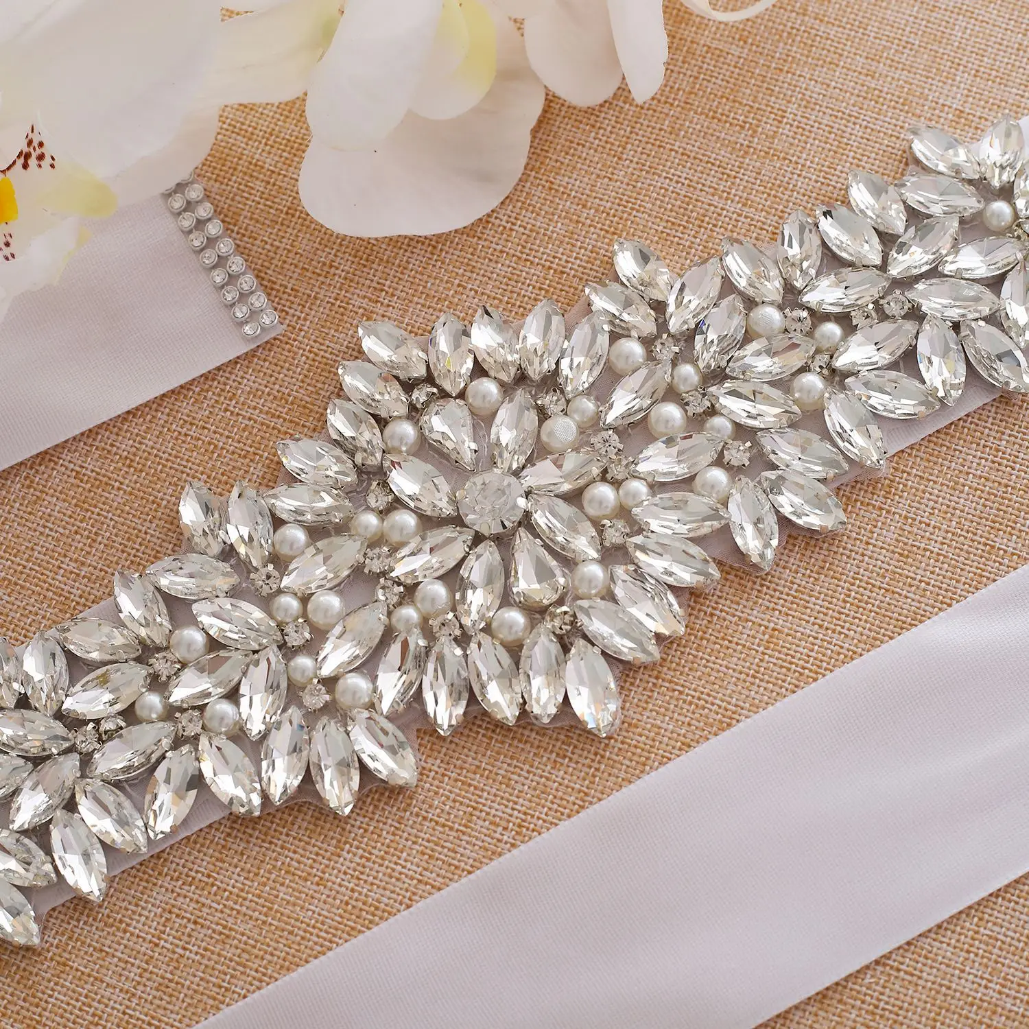 High quality Bridal dress crystal applique glass beaded trim wholesale handmade wedding bridal rhinestone crystal belt
