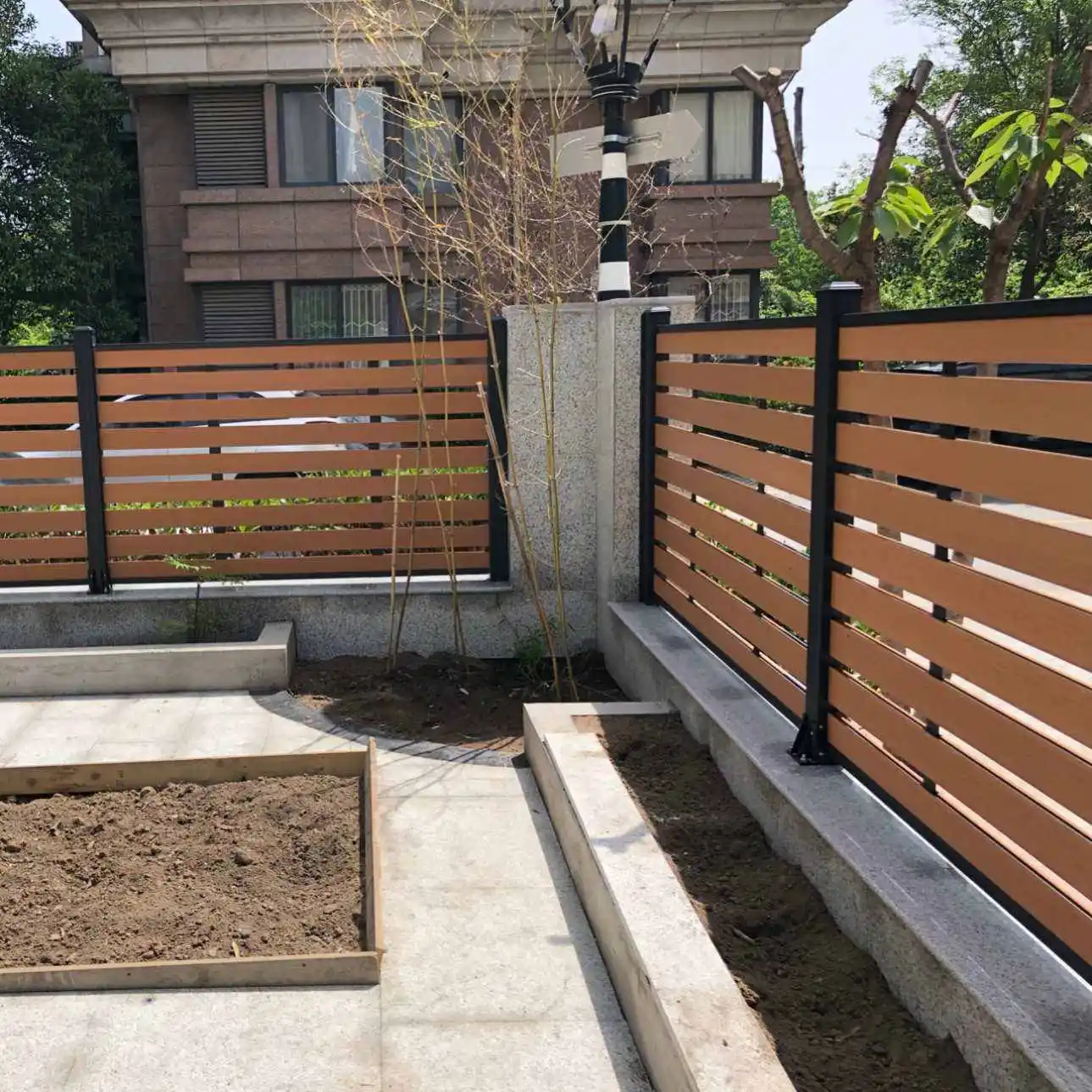 Outdoor Private House WPC Wall Fence Sets Panel Board Trellis with Door/ WPC Composite Plastic Metal Steel Aluminum Alloy