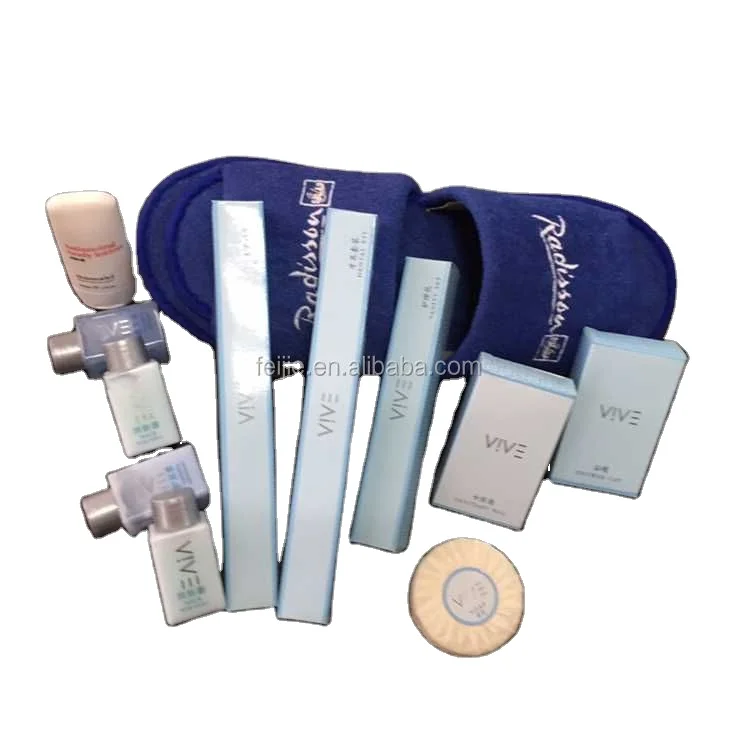 Включая одноразовый гостиничный шампунь, мыло, тапочки, Набор принадлежностей для отеля