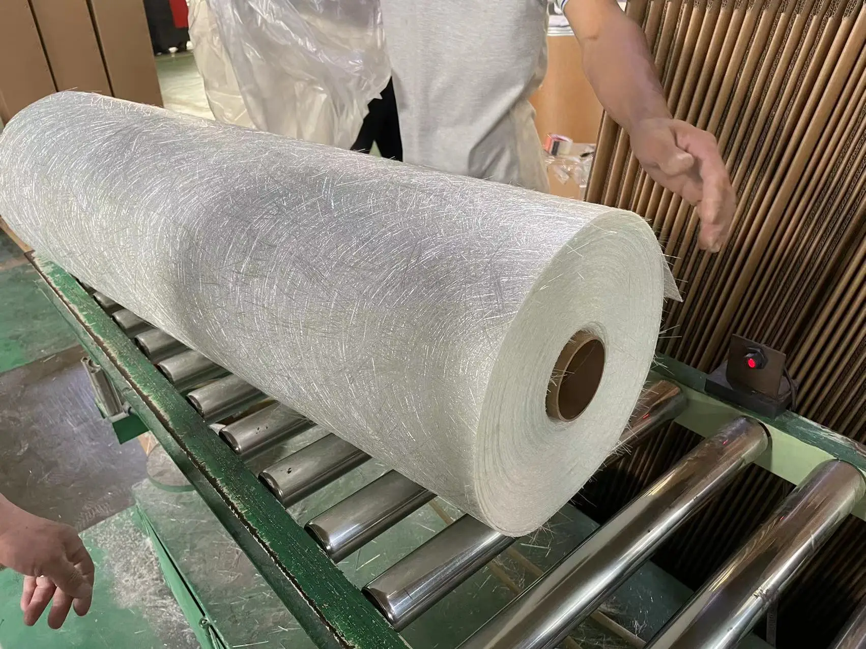450-600g/m2 E-glass fiberglass chopped strand Powder felt available for housing, roof, rv, bike, model