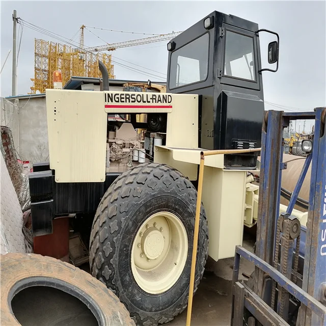 
used SD100D road vibrating roller with cummins water-cooled engine, vibratory roller for sale in stock 