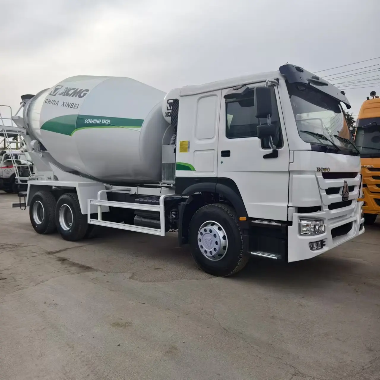 construction machinery SINITRUK HOWO used secondhand concrete mixer truck with tank capacity 8 10 12 square