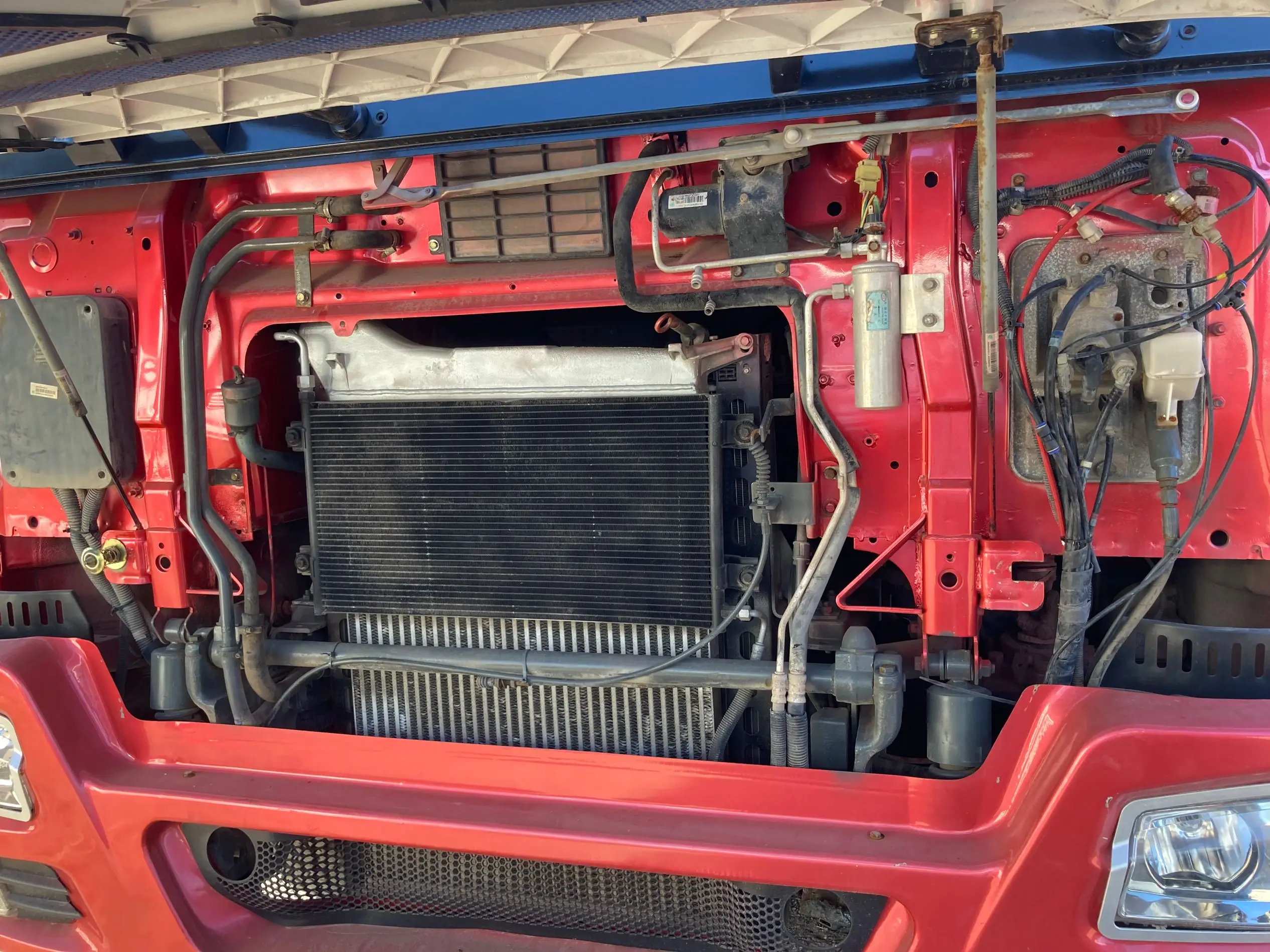 2021 High Quality  351 - 450hp Sinotruk HOWO 31 - 40T Dump Trucks Crane