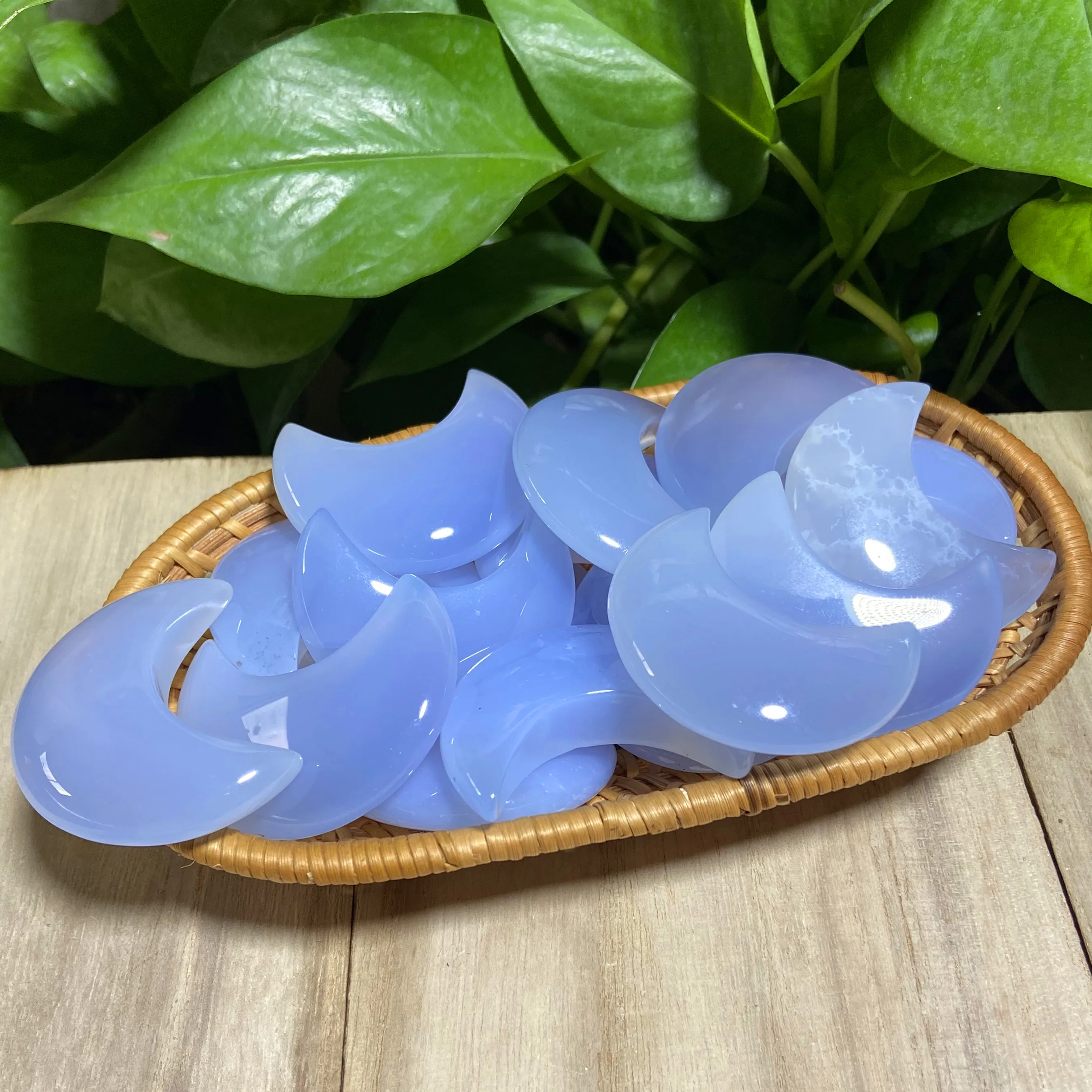 Wholesale Natural Gemstone Moons Hand Carved Mini Quartz Crystal Moon