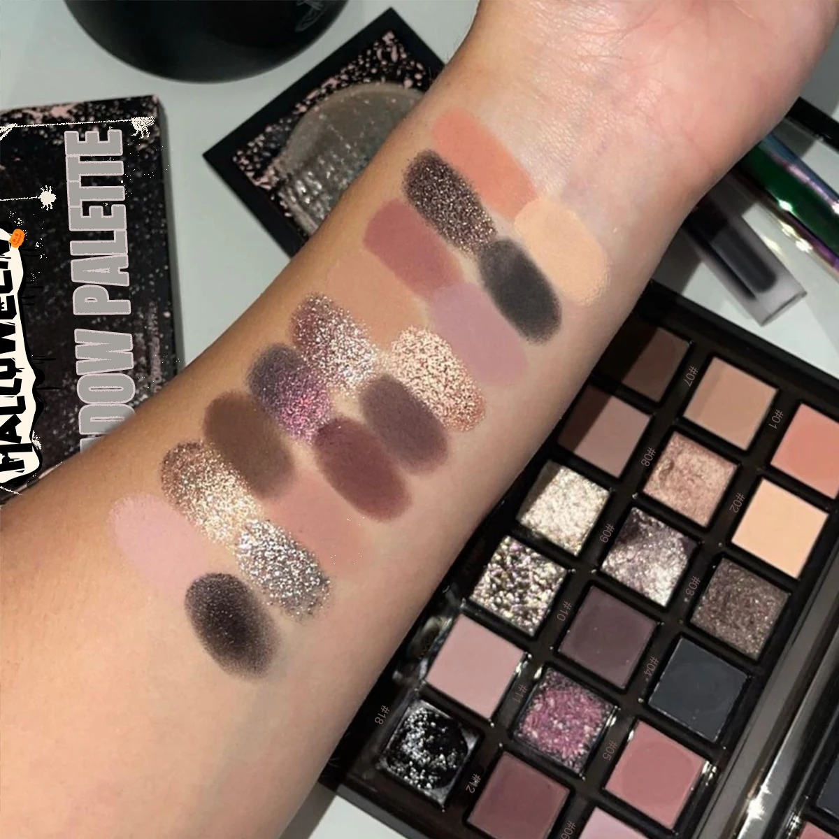 Wholesale 18 Colors Diy Highly Pigmented Glitter Vegan Eyeshadow Pallette Private Label Cosmetics Matte  Halloween Eye Shadow