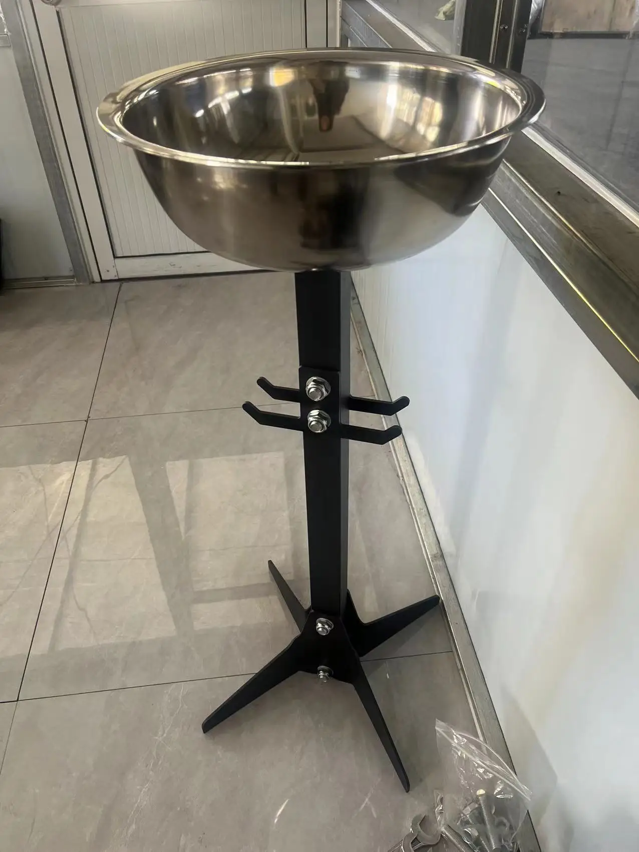 High Quality Steel Commercial Gym Chalk Storage Chalk Stand Rack With Wheels