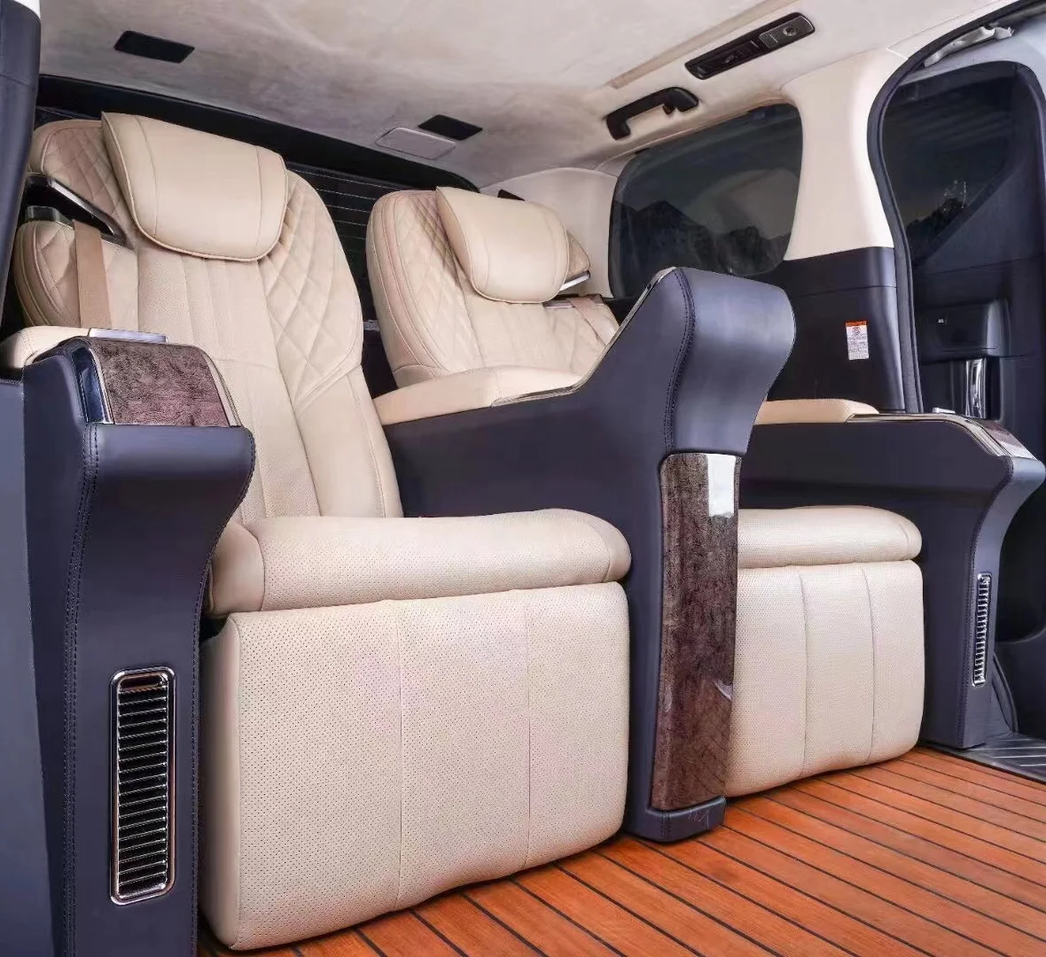 MPV car upgrade to LM 300h full  massage chair middle console car partition wall bar world clock electric bar cabinet