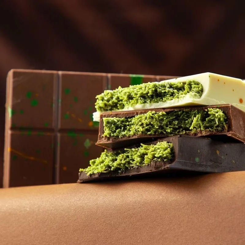 Wholesale  High Quality Exotic Handmade Crisp Dubai Famous Pistachio  Chocolate 100g