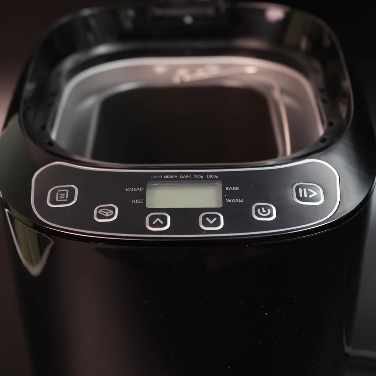 Bread Maker 2LBS 550W 120V 12 digital programs up to 5800g 3 crust options Warming Function, Time Delay