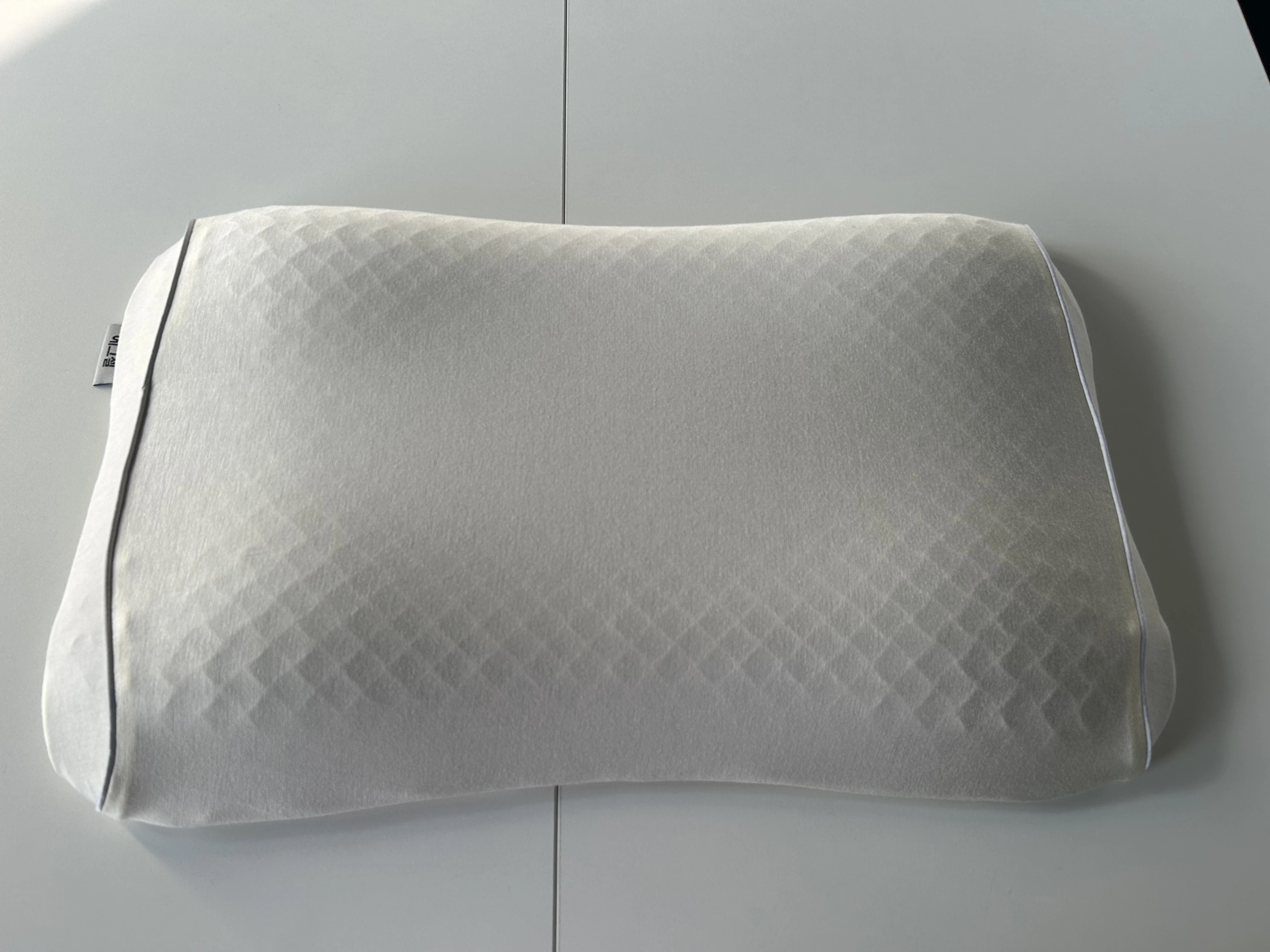 Pressure relief and contour-hugging support silicone silica gel grid pillow