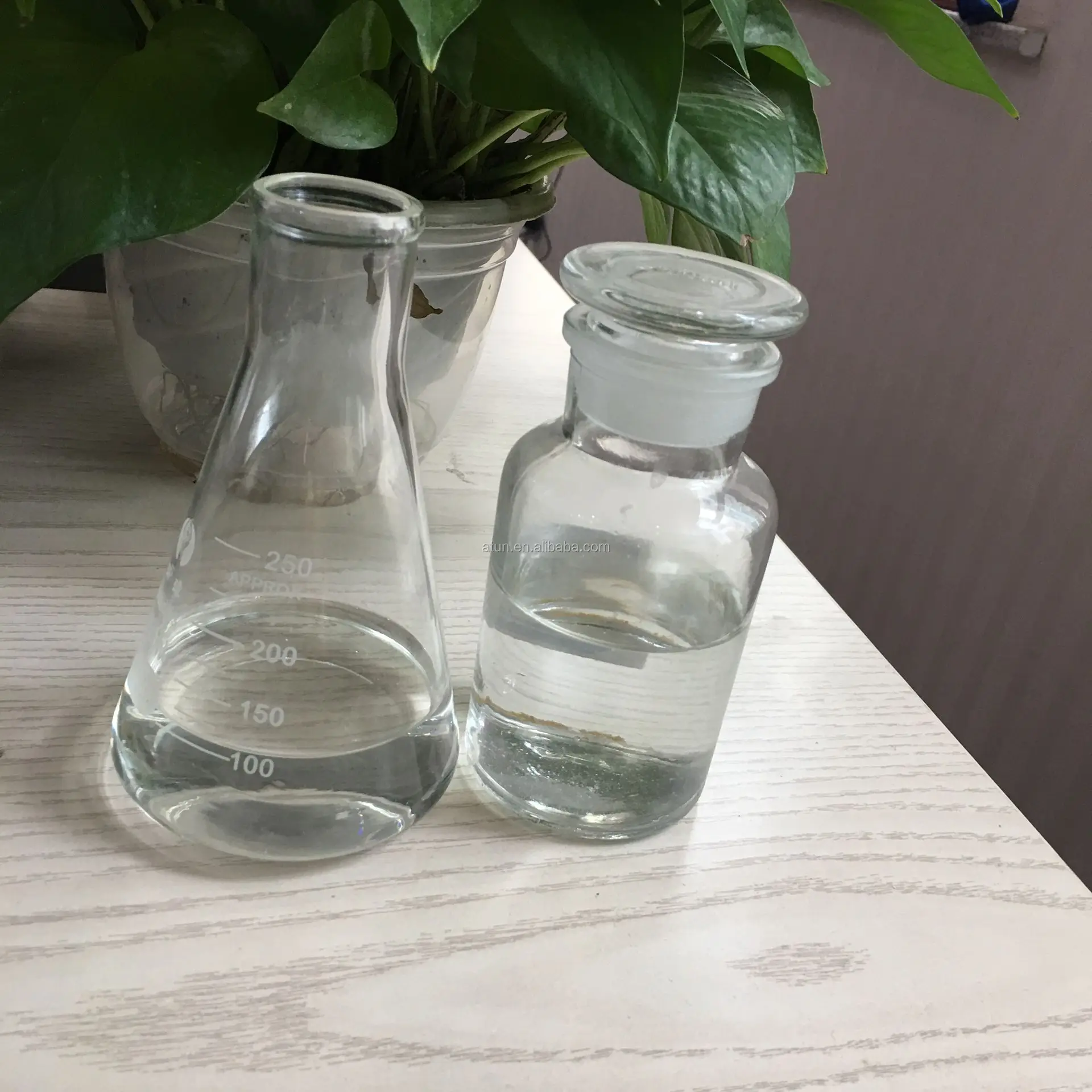 
Transparent to yellow liquid Phenyl chloroformate 