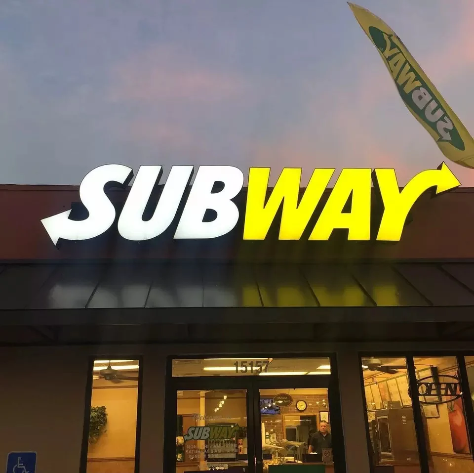 Outdoor 3d shop name illuminated logo designs led acrylic board letters sign