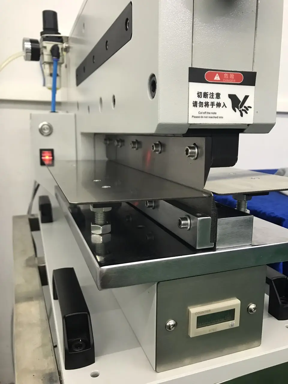 Pcb Board Led Light Strip Cutting Machine Circuit Board Splitting Machine Guillotine Splitter