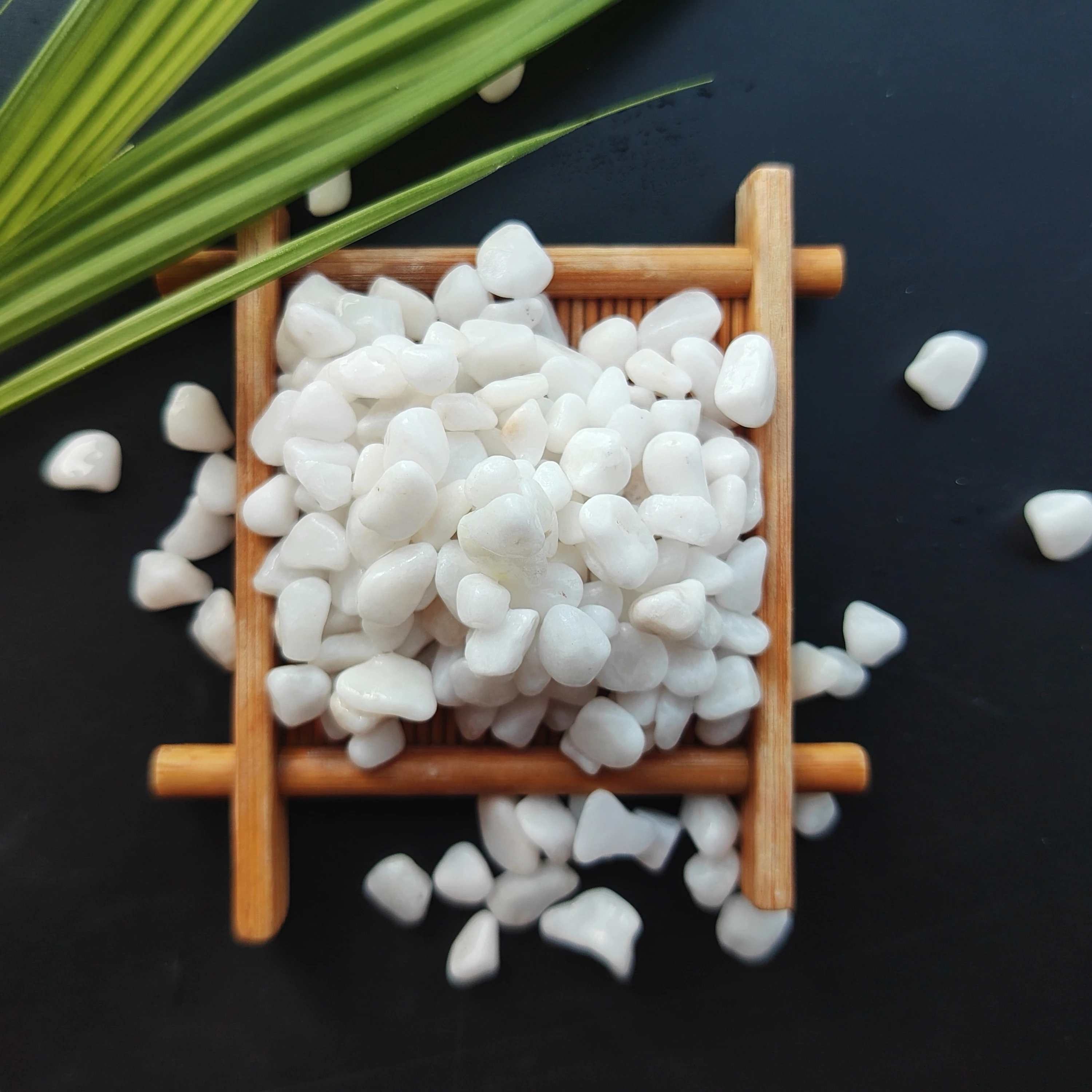 Wholesale Polished Natural Stone Aquarium Artificial Colored Pea Gravel Cobblestone and Cobble Pebble for Outdoor Application