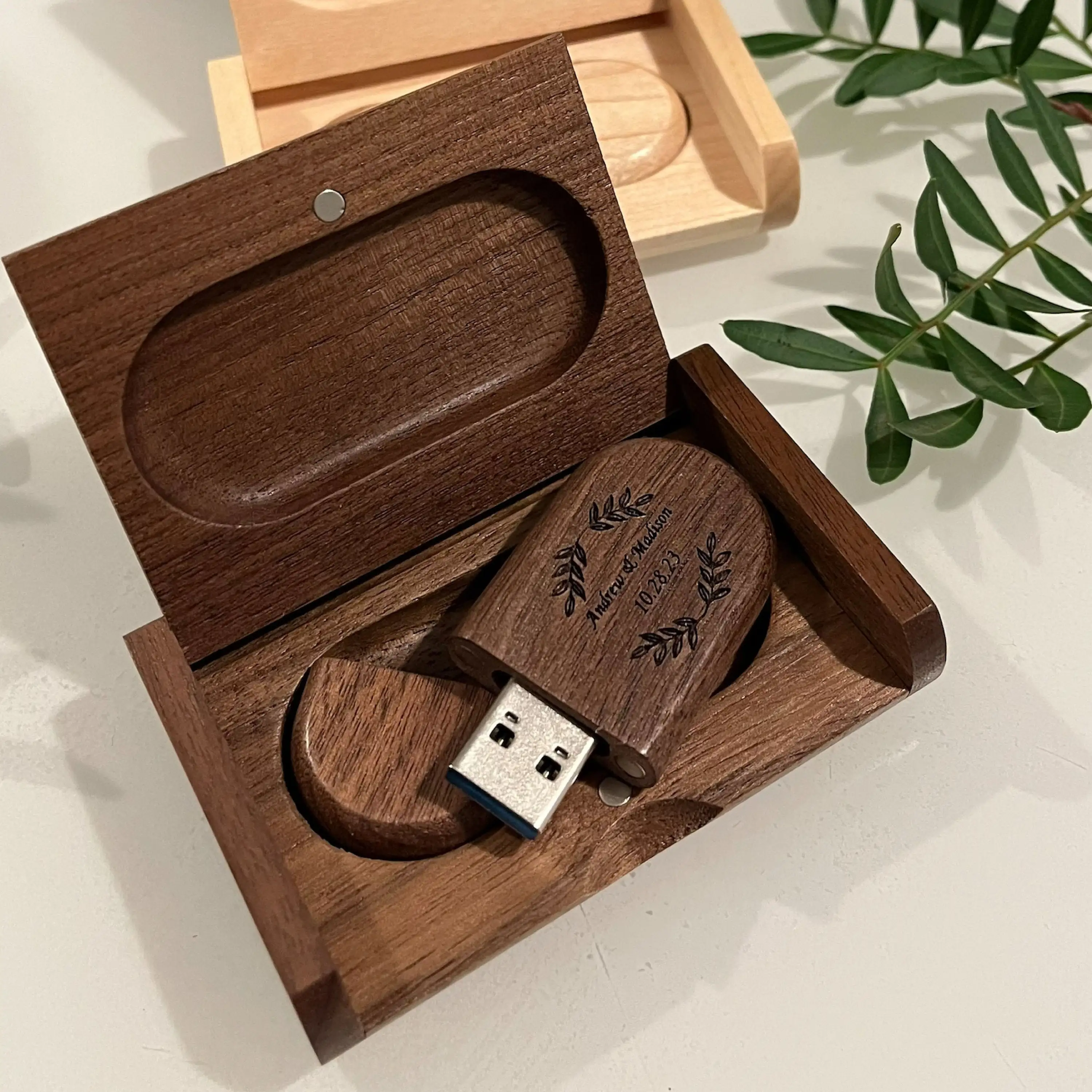 Custom USB Flash Drive Wedding Memory Box Personalized Wood Storage Case for Couple Gift Unique Wedding Usb Keepake Gift Set