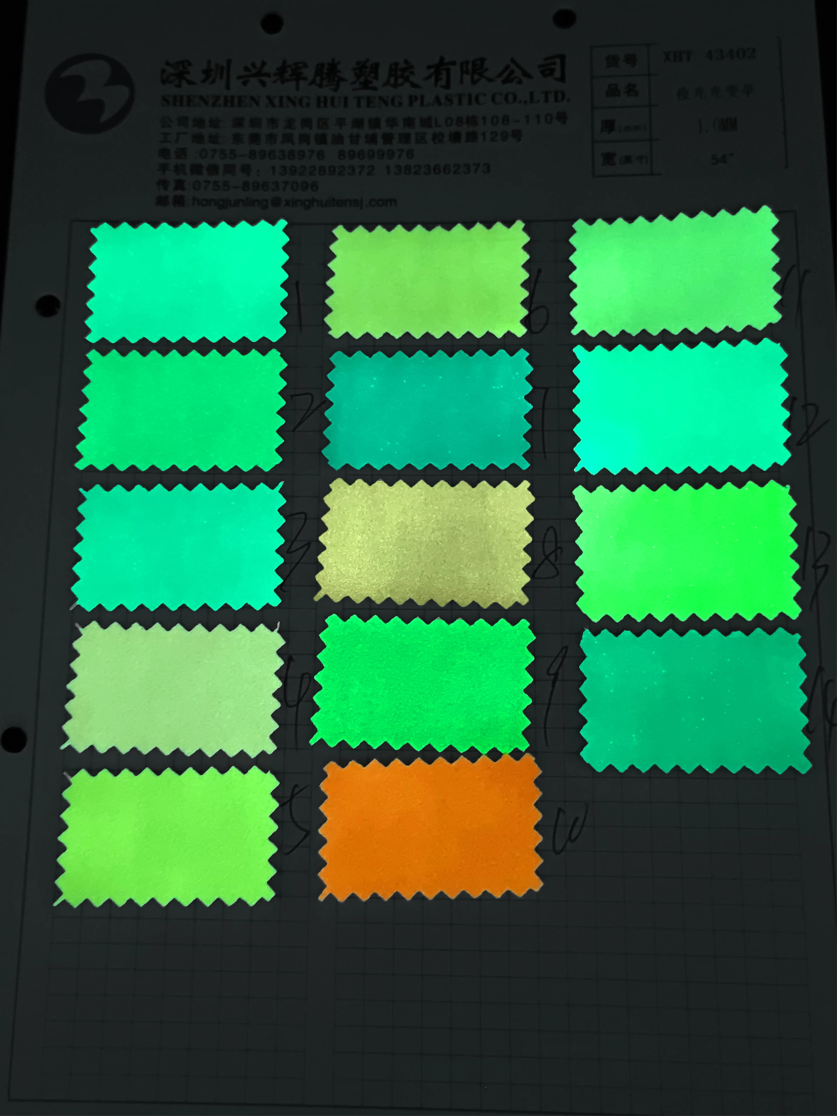 Thickness1mm Solid color Luminous leather for Cell phone cases and notebooks and toys PU Leather