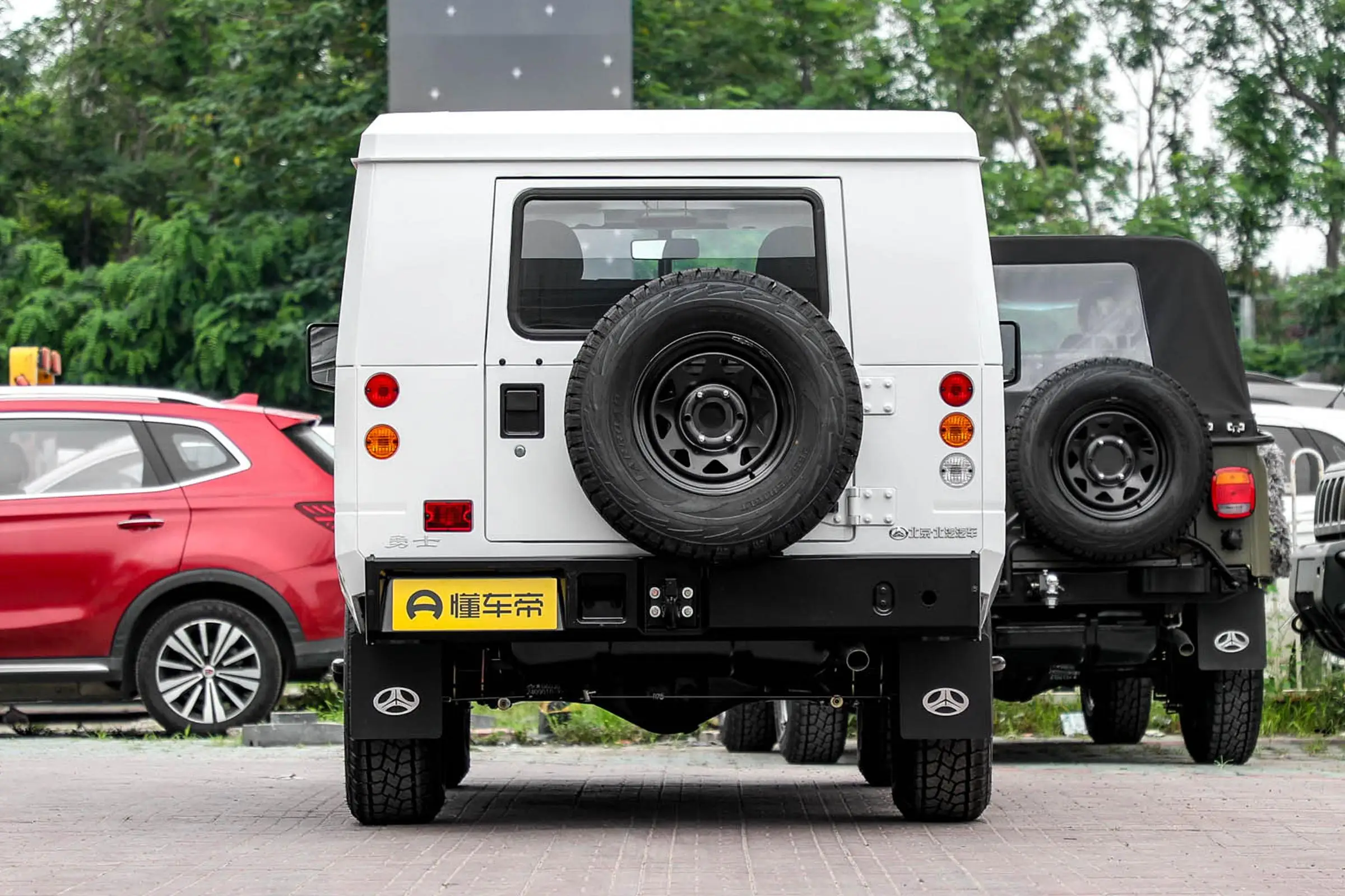 Cheap sale off-road car gasoline warrior 7 seater mpv 4*4 off-road car