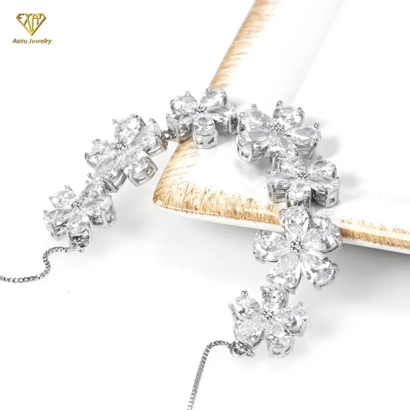 Beautiful necklace 18K gold Gemstone Flower flower cubic zirconia charm box chain necklace for party