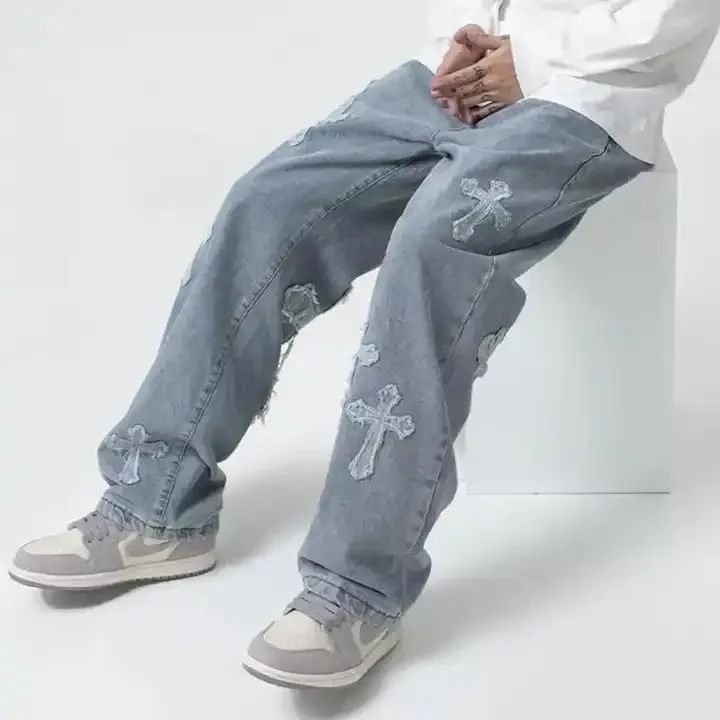 Мужские джинсы с вышивкой