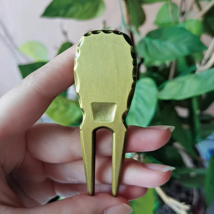 New Arrival Metal Handmade Forged Pitchfork Repairer Custom Brass Copper Golf Divot Repair Tool