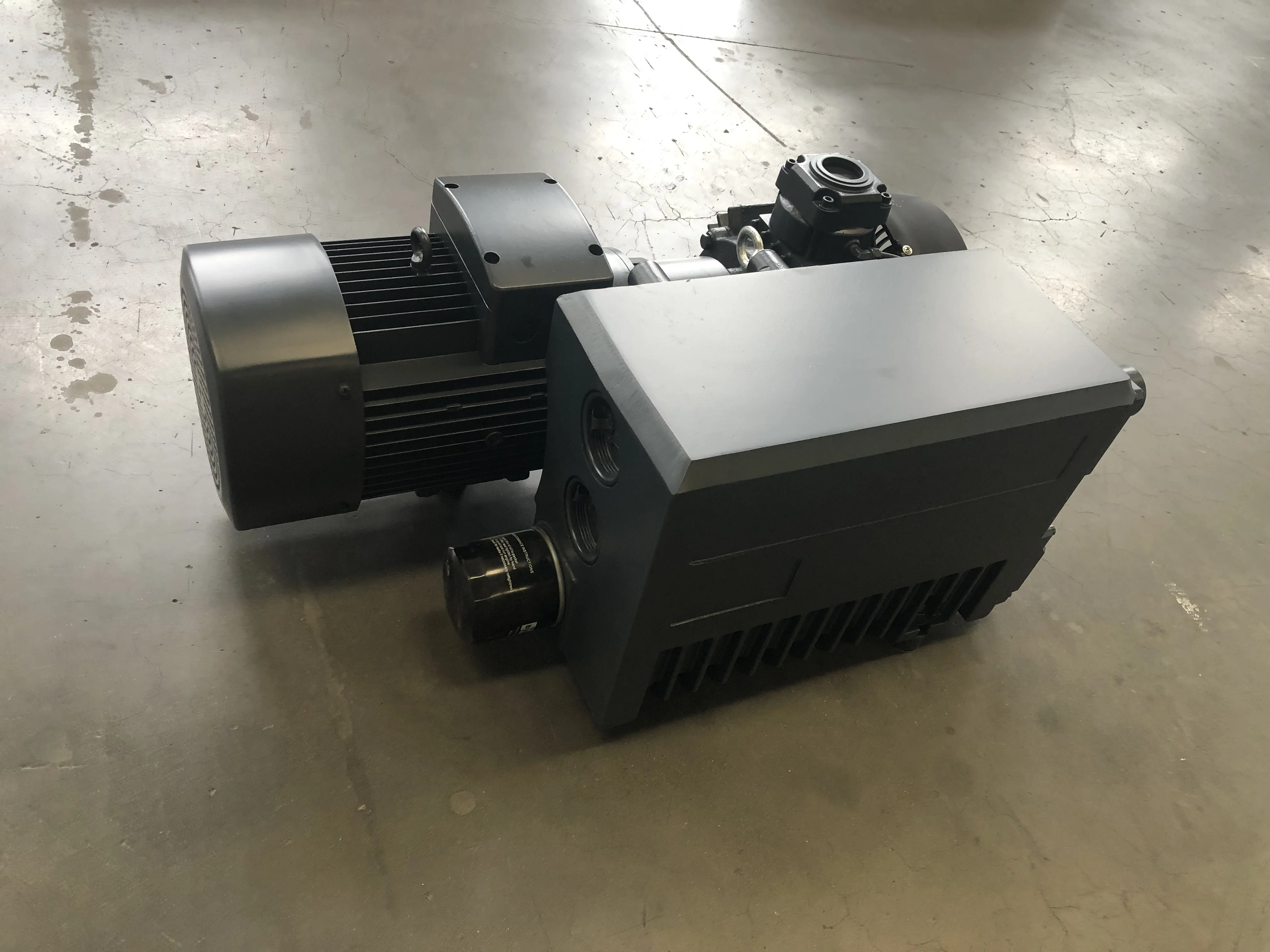 63m³/h China Factory Direct Sale 2.2kw 3hp Industrial Grade Oil Rotary Vane Pump 50hz 1425-1710 Rpm For Membrane Vacuum Press