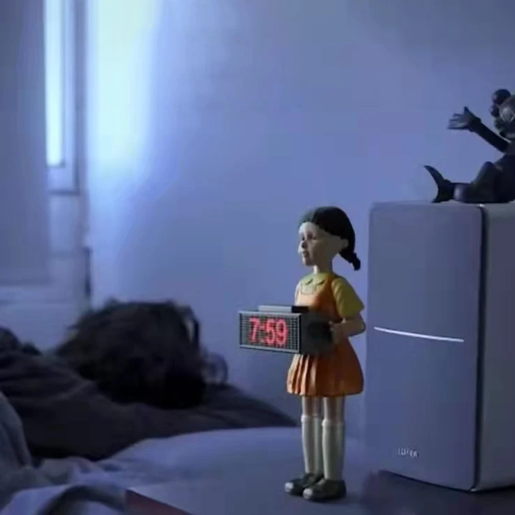 2021 New bedroom mechanical clock fear 123 wooden man squid game alarm clock