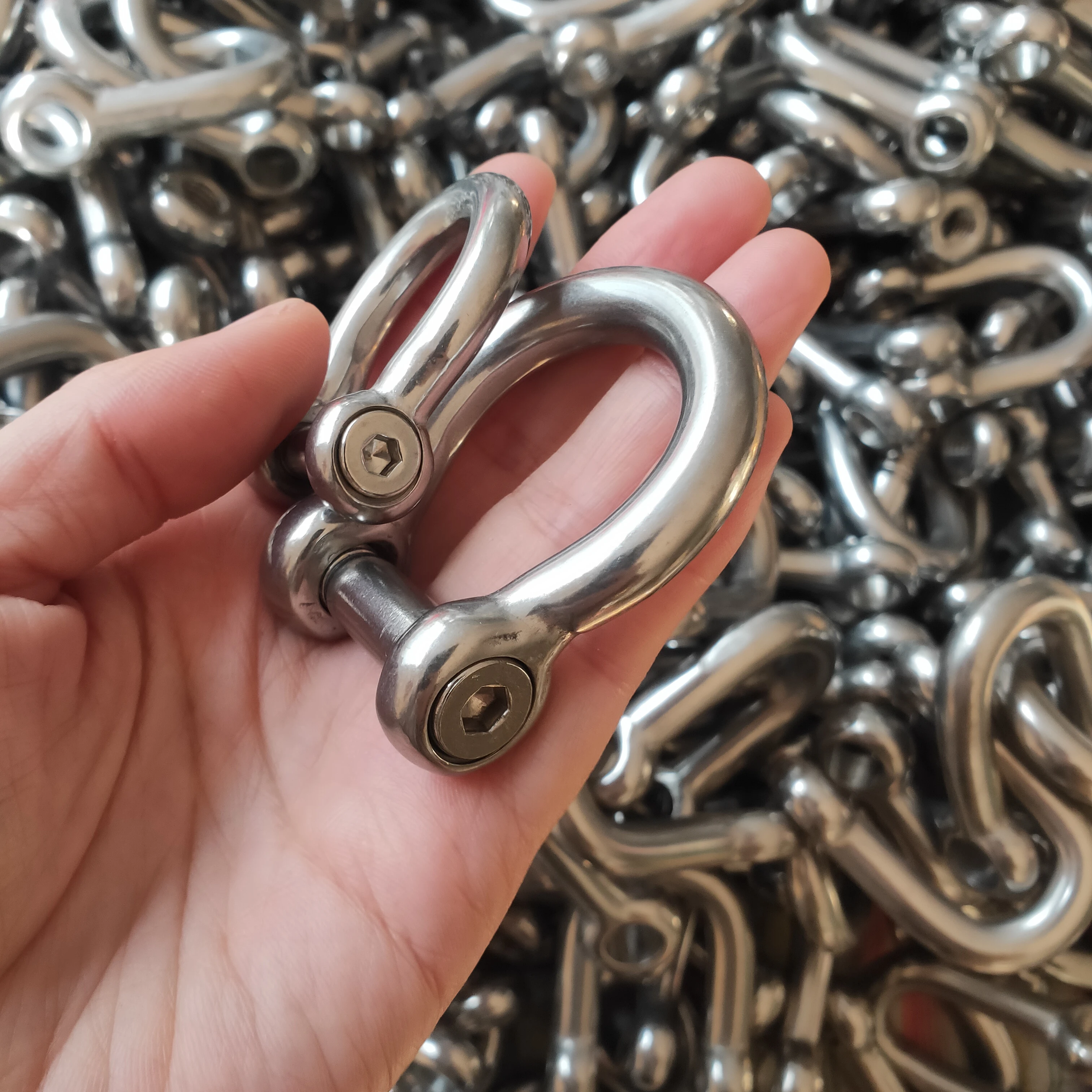 Stainless steel Bow shackle with Hexagon Socket for marine and industrial rigging aplications