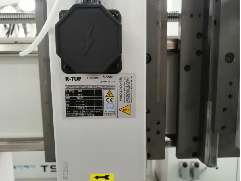 R-6060 The gadget is a small desktop mini CNC router machine. Making hobbies like small toys