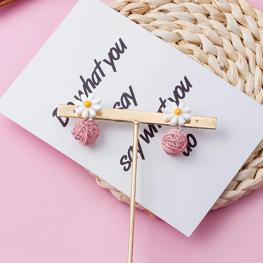 
Korean Candy Colored Daisy Flowers Hollow Out Woven Circular Ins Small Fresh And Sweet Joker Temperament Earrings 