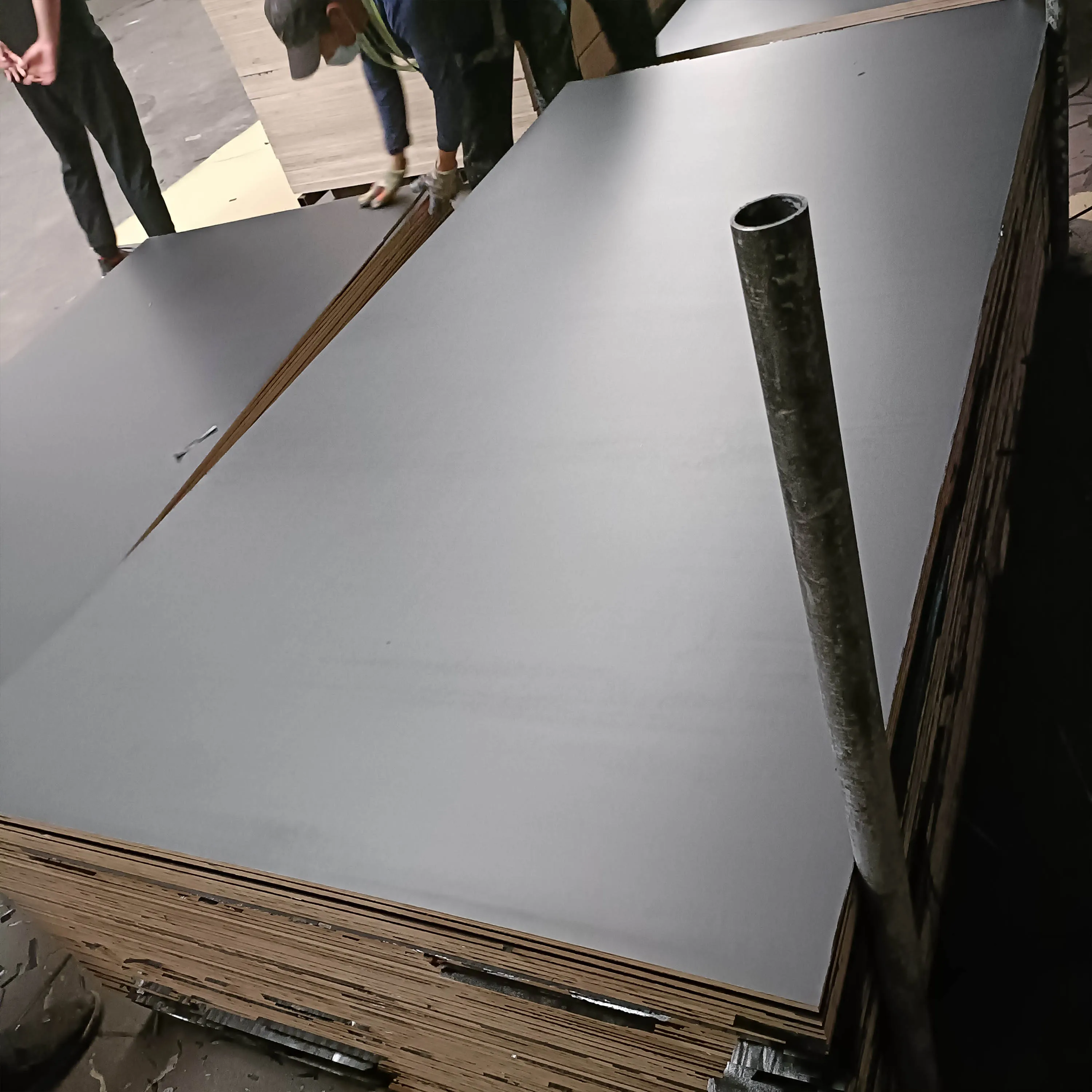 Phenolic anti-slip waterproof film faced plywood 18mm black brown film faced plywood