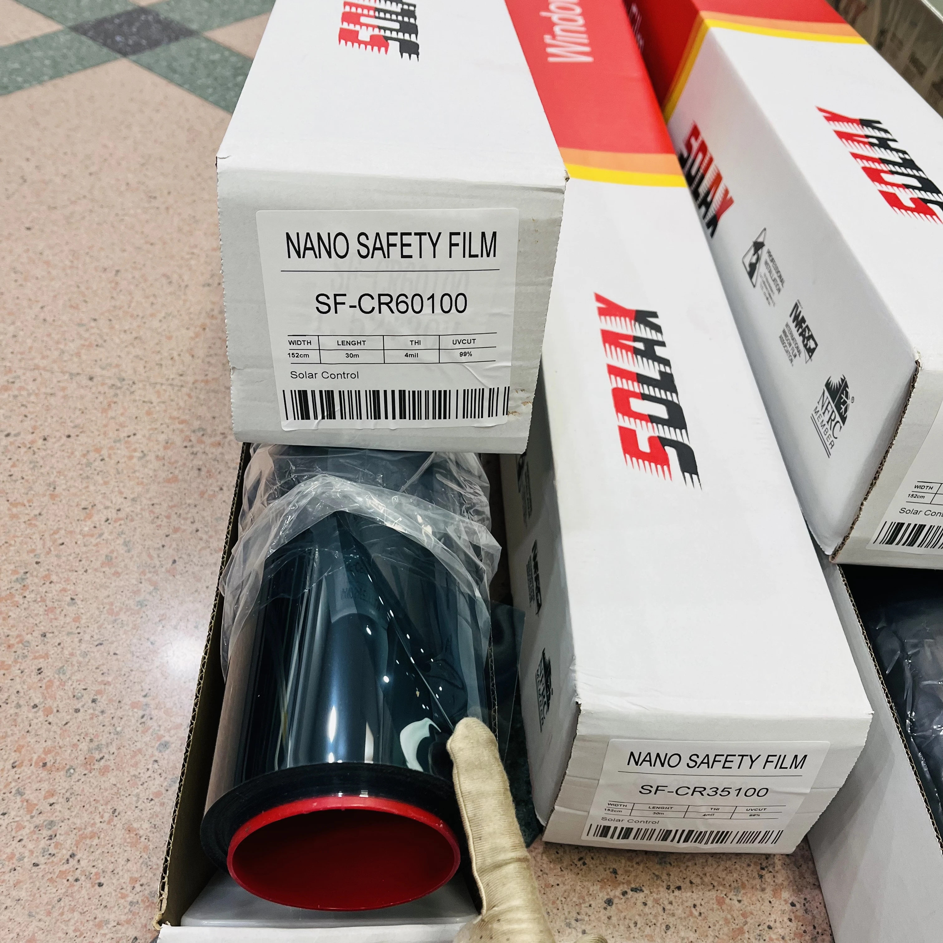 Light Green Window Shield Glass Protection SF-CR70100 70% VLT 4mil IR Ceramic Safety Security Window Film for Car Windows