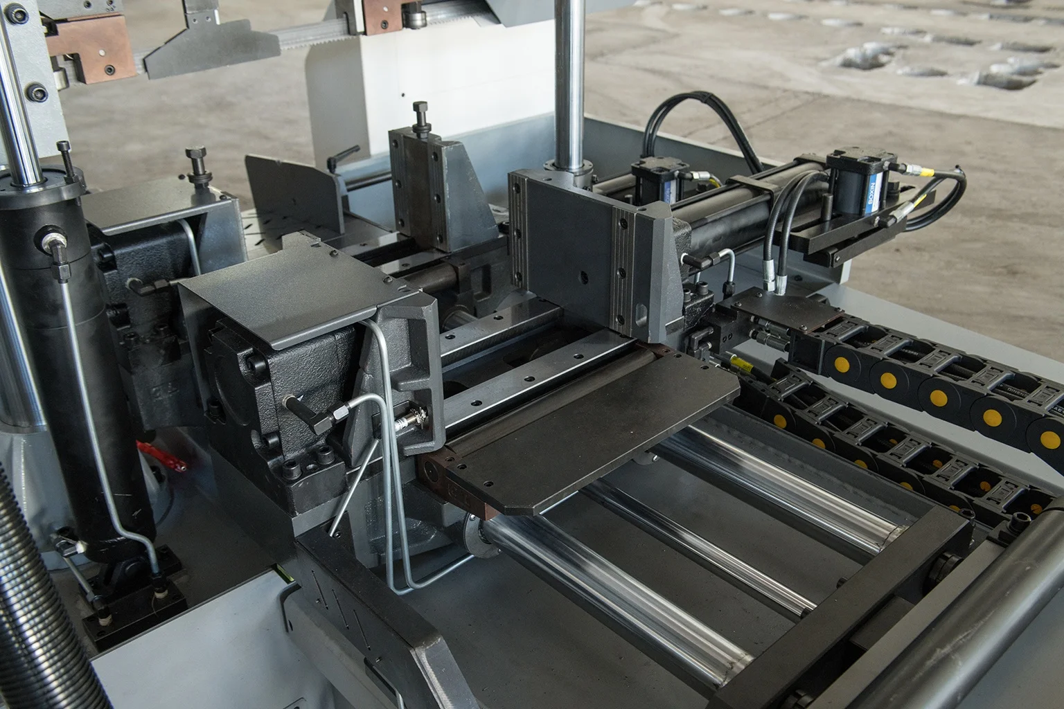 CHINA LOGINFLY CE Automatic heavy duty Steel Plate Band saw Cutting Machine