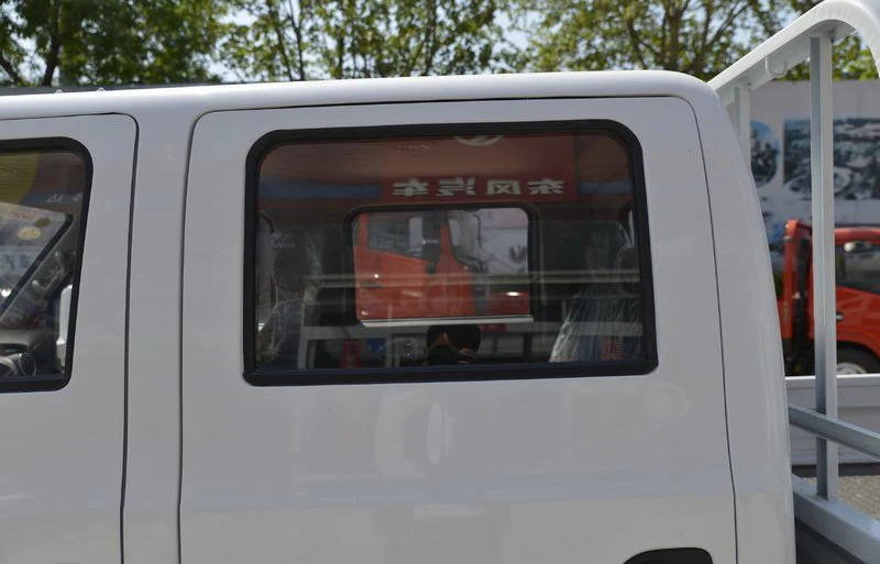 China Brand New Small Lorry Truck 4.5T 4x2 Diesel Engine Double Row 5 Seats 6 Wheels Flatbed Box Cargo Truck