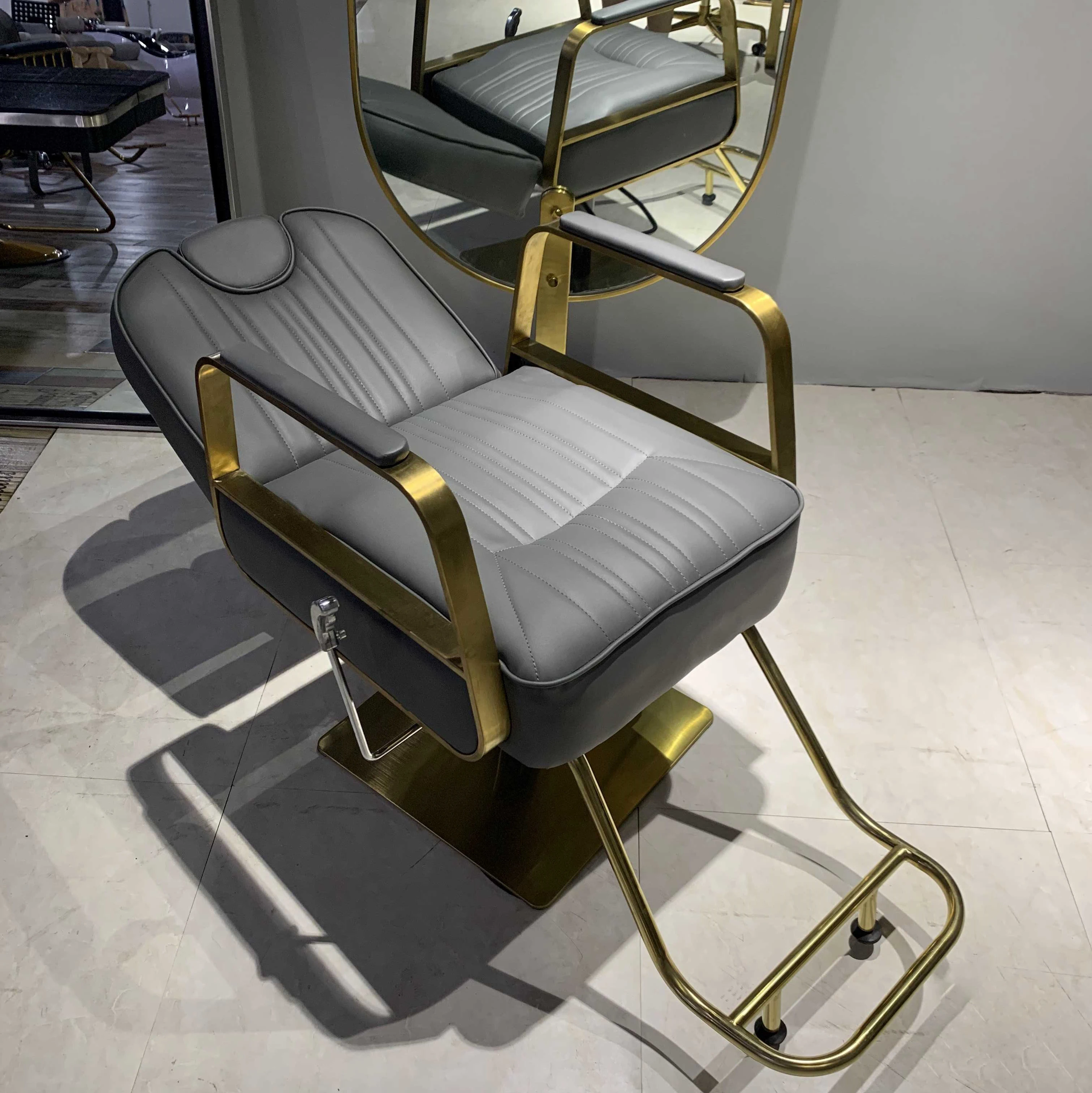 Ready to ship Hair Salon Stylist Chair With Round Base High Quality Beauty Shop Barber Chair