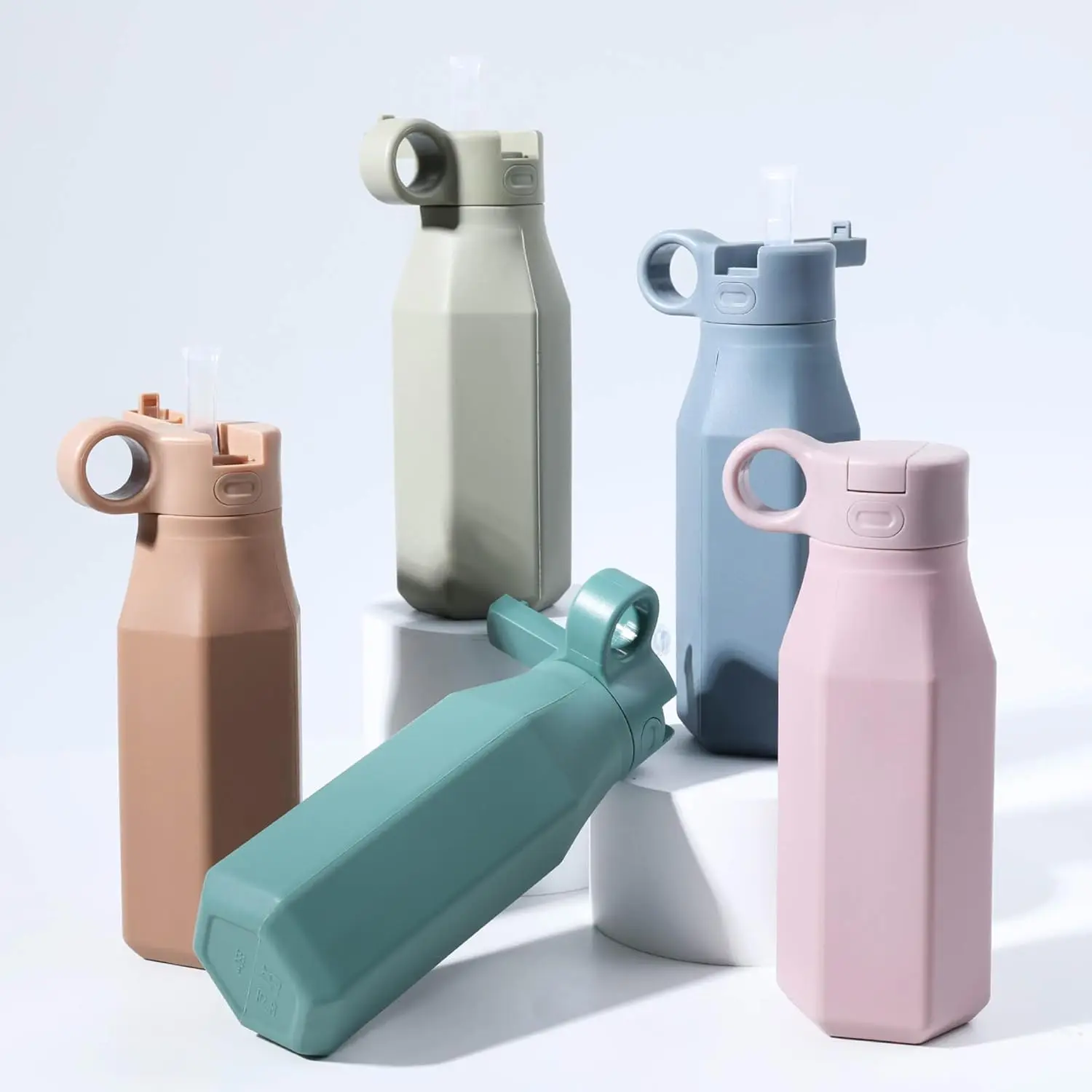 Детская силиконовая бутылка с откидной крышкой