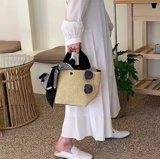 Summer beach New Style Bolsos De Mujer Light Beach Bags Easy To Carry Luxury Handbag Straw Bag for women